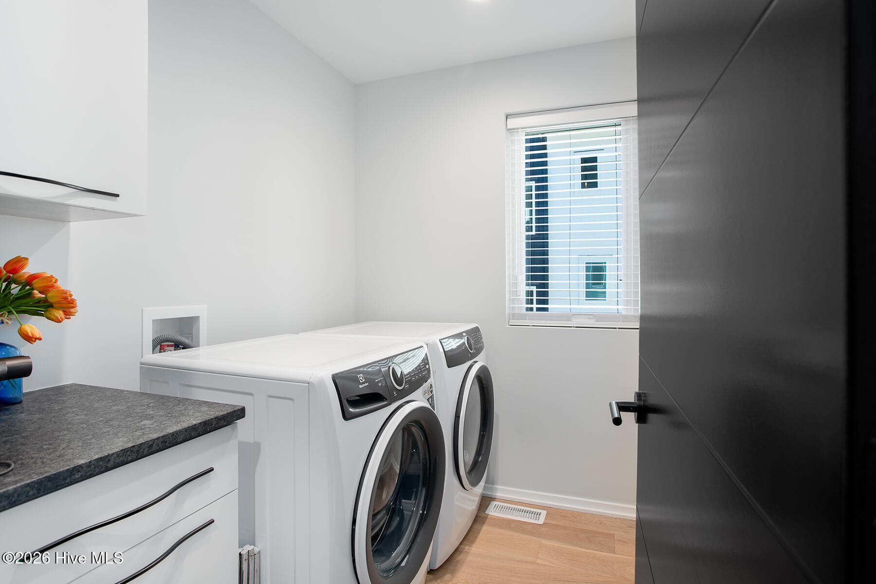 100560077 | Photo 32