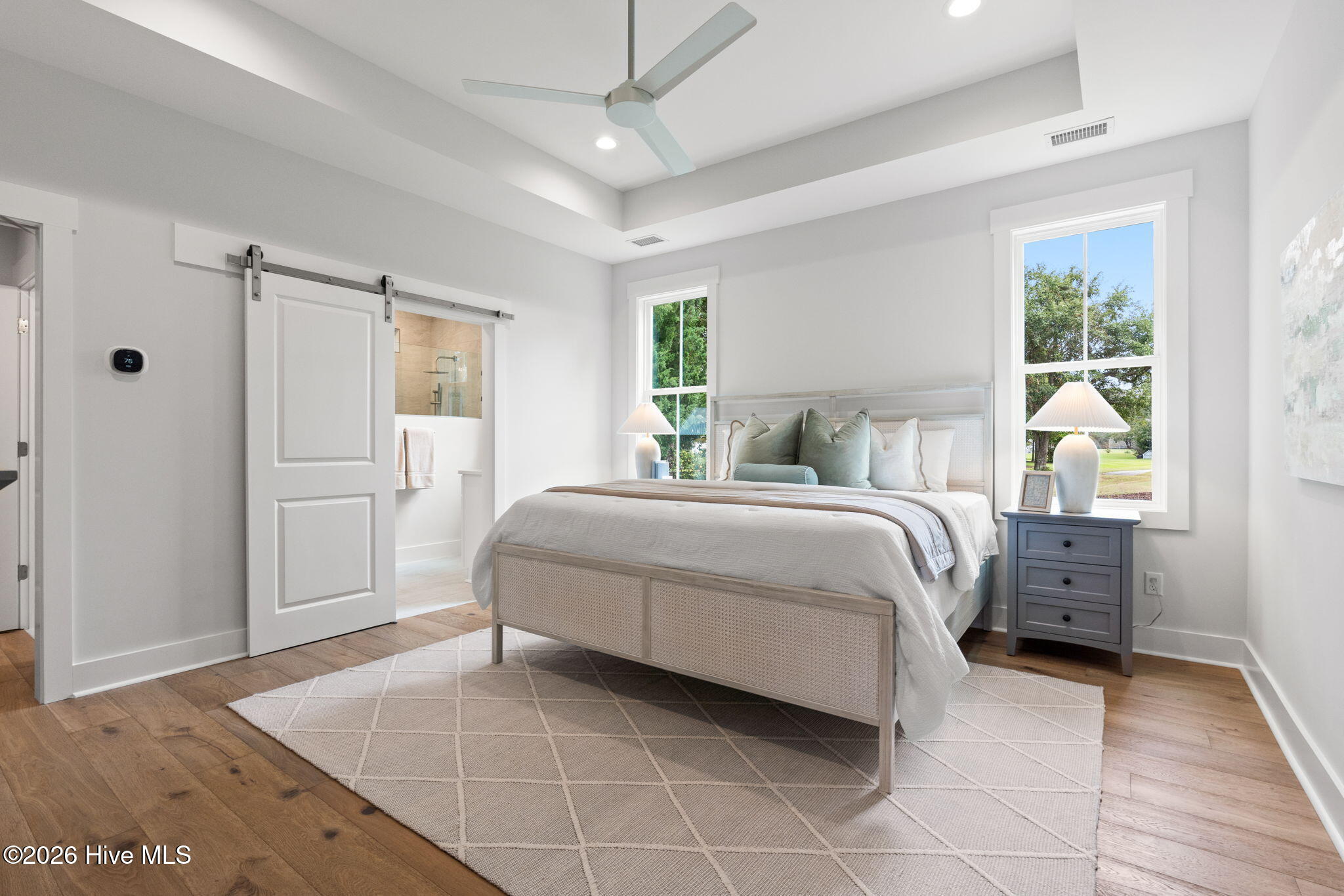 100569170 | Photo 14