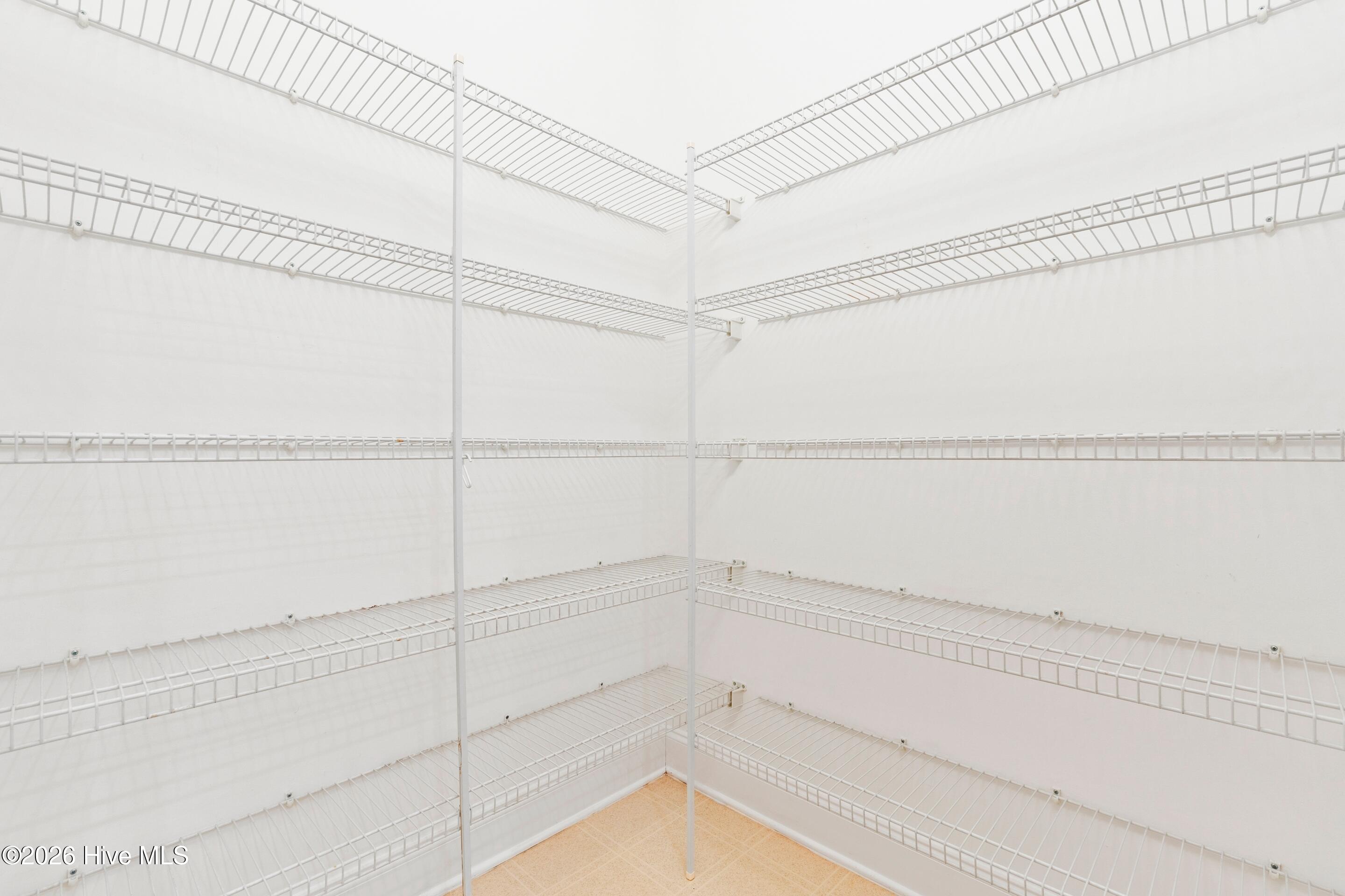 100549608 | Photo 14