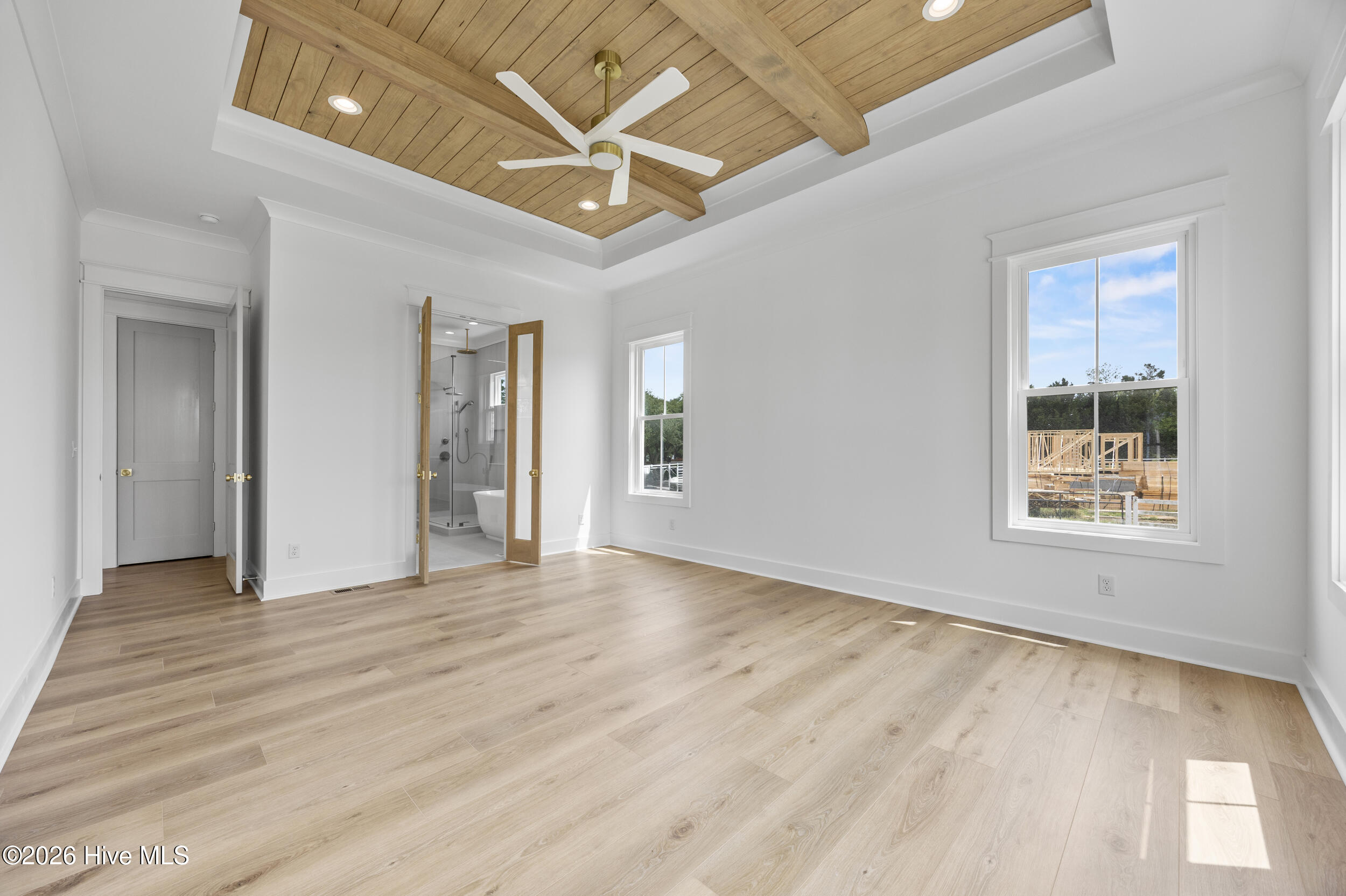 100570401 | Photo 13