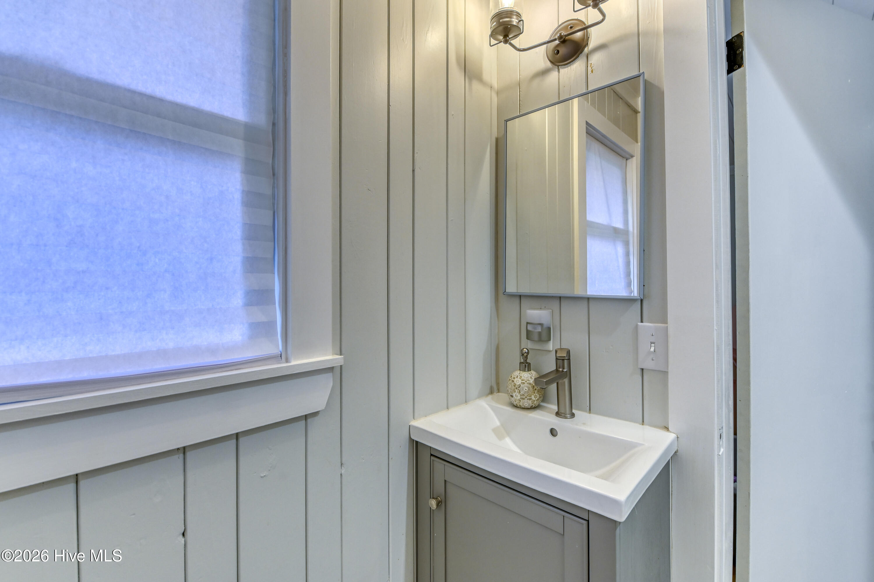 100566355 | Photo 24