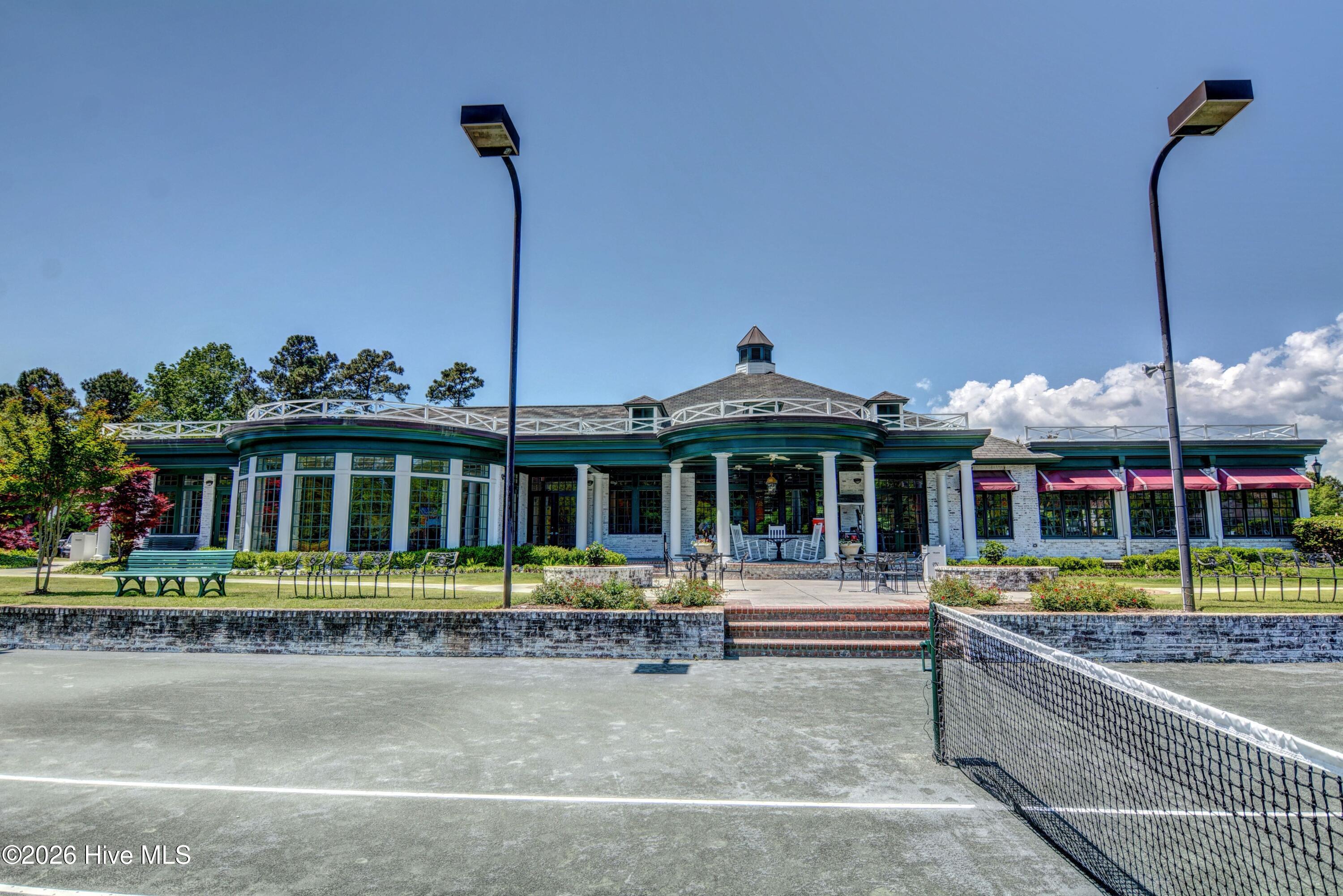 100548957 | Photo 51