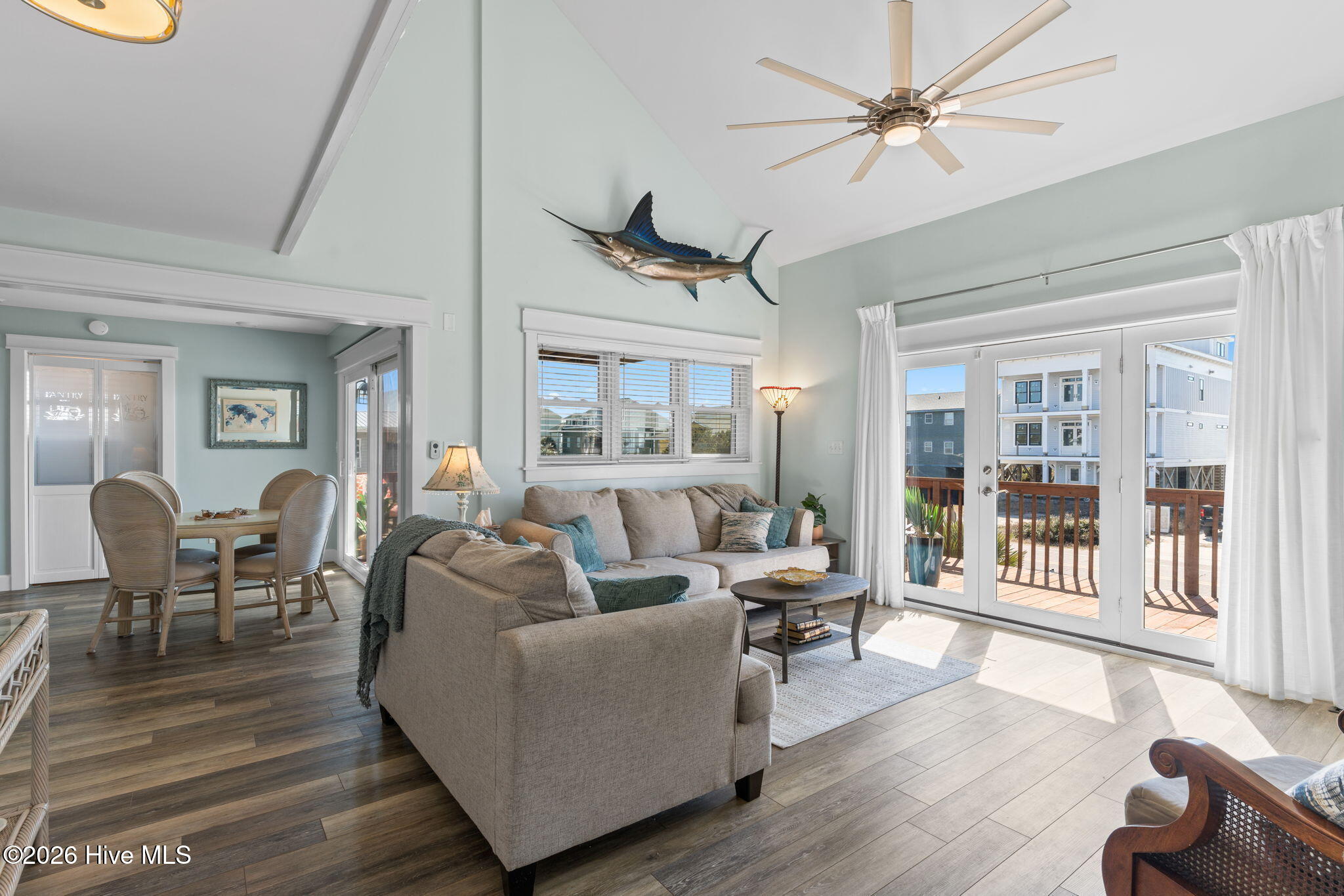 100556597 | Photo 17