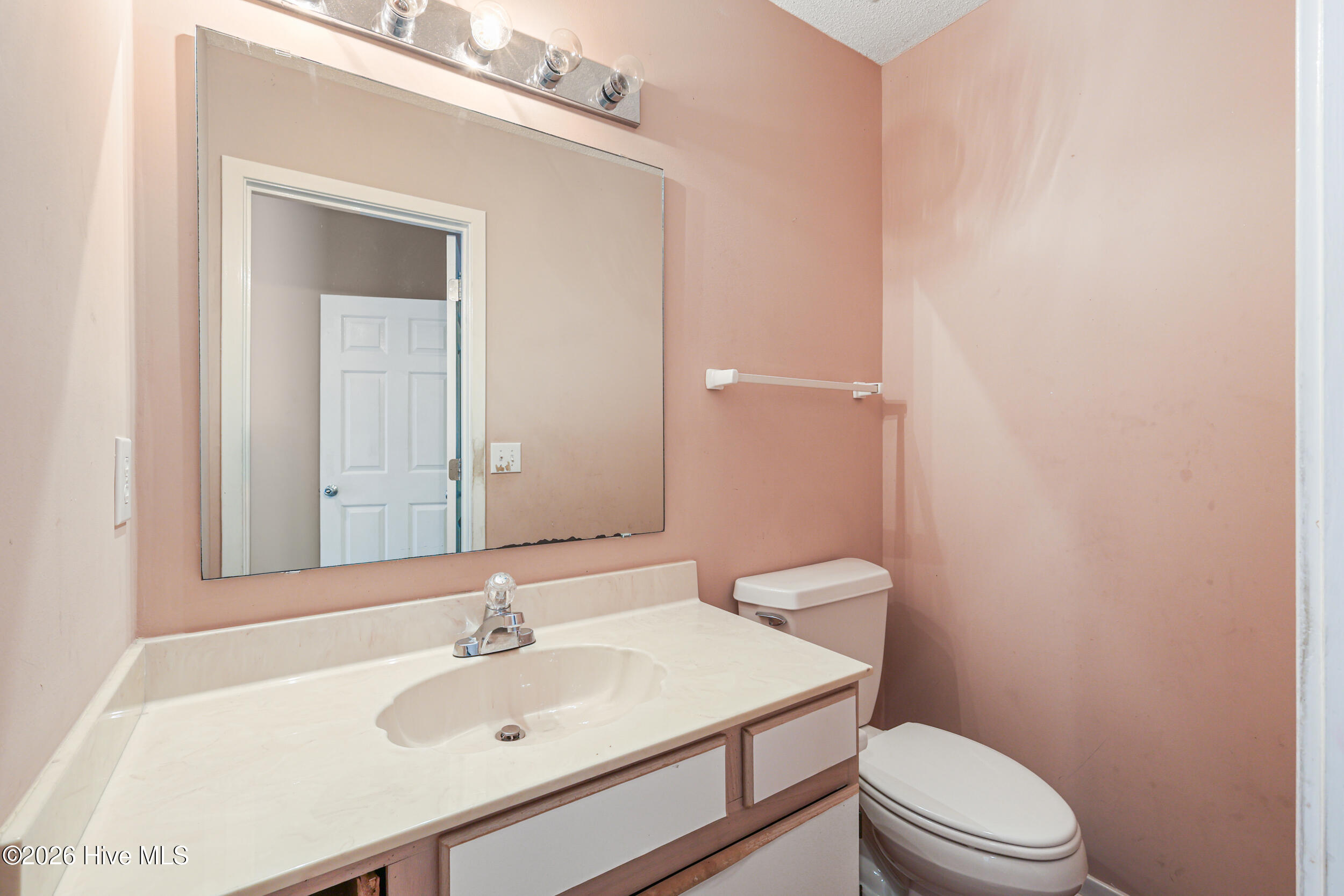 100569768 | Photo 26