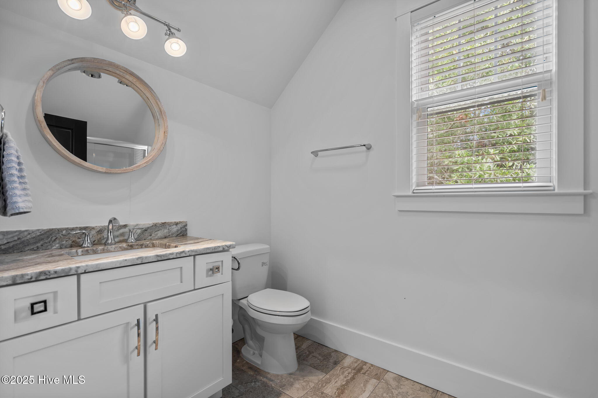 100532333 | Photo 48