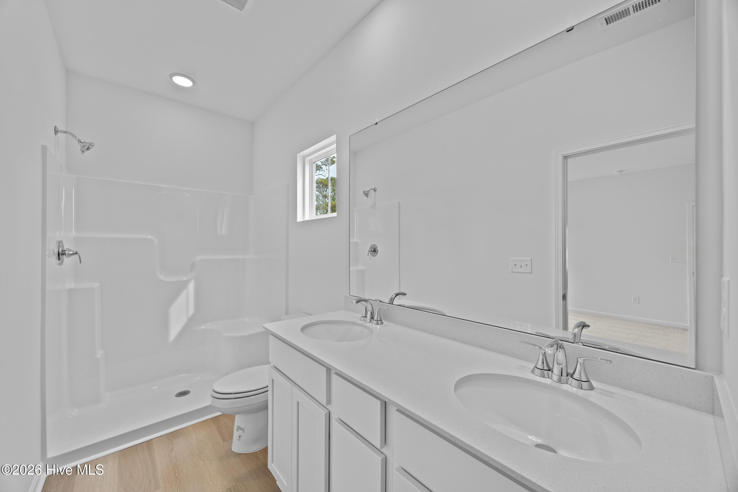 100553228 | Photo 28