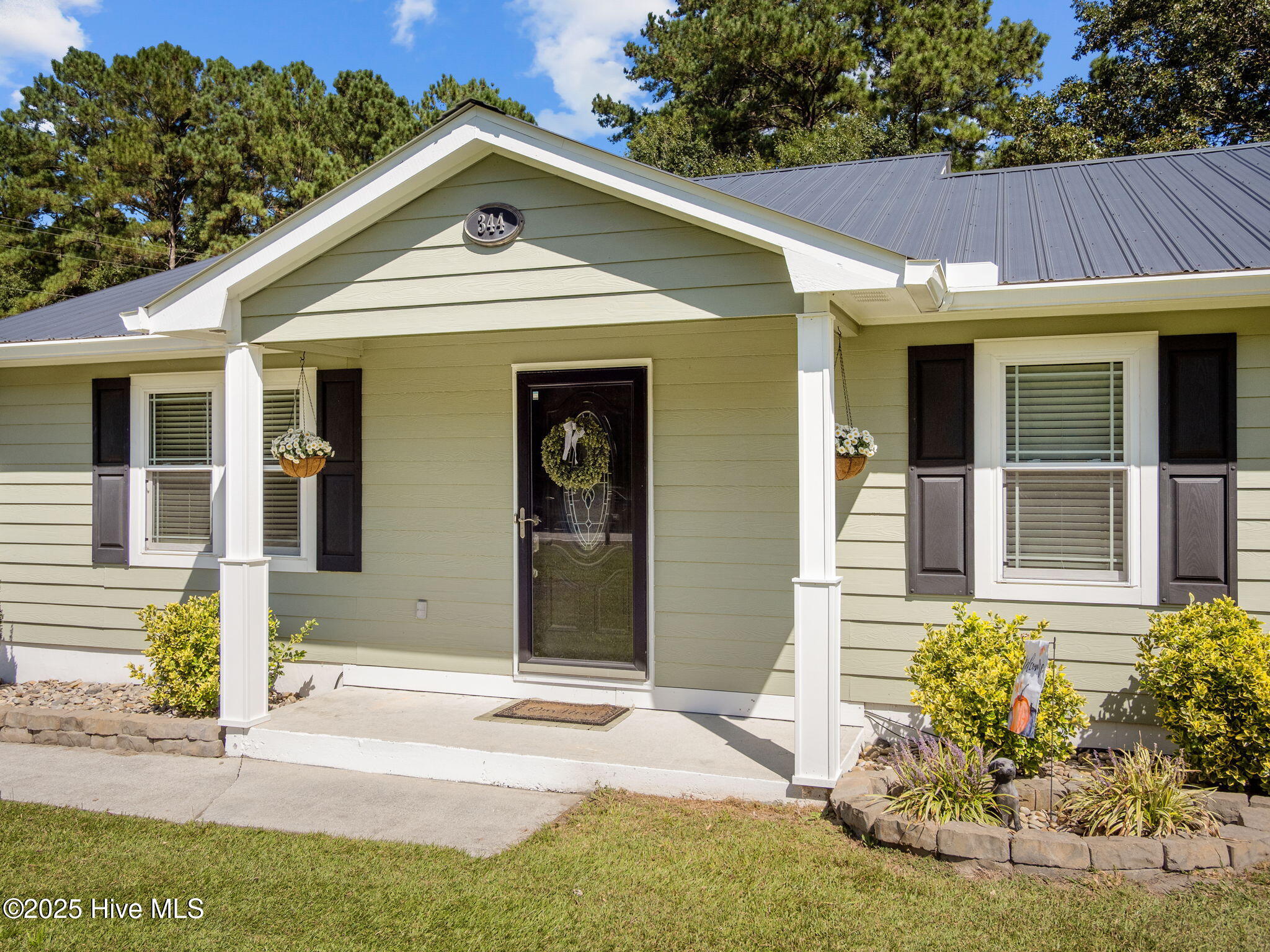 Homes for sale in Hubert, NC | 344 Riggs Rd, Hubert, NC 28539 | MLS# 100530751