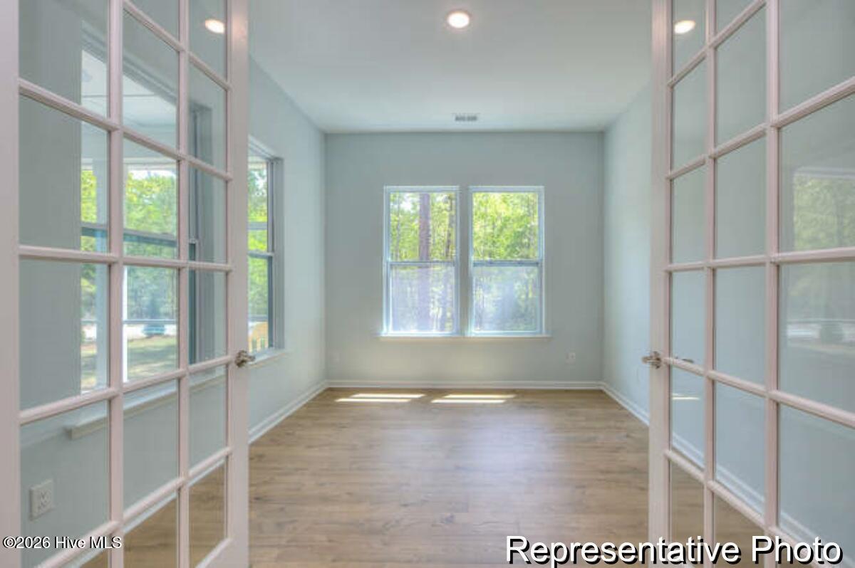 100563715 | Photo 14