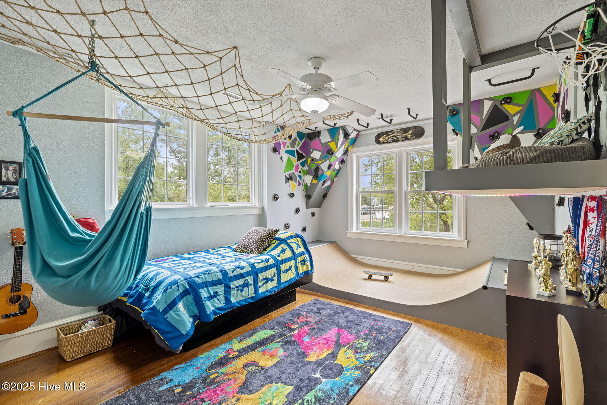 100533679 | Photo 46