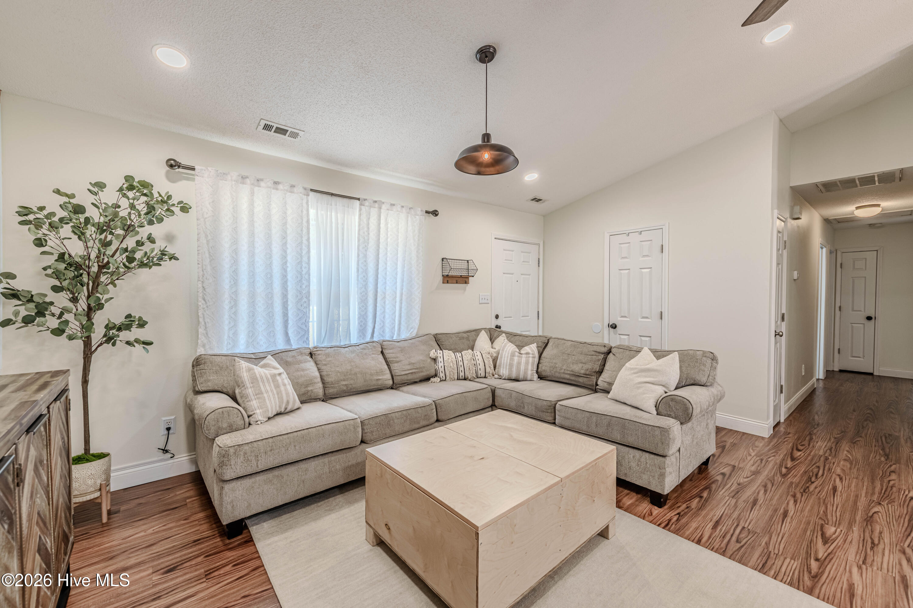 100564633 | Photo 17