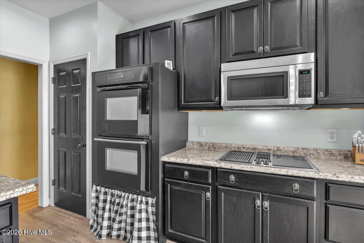 100561788 | Photo 35