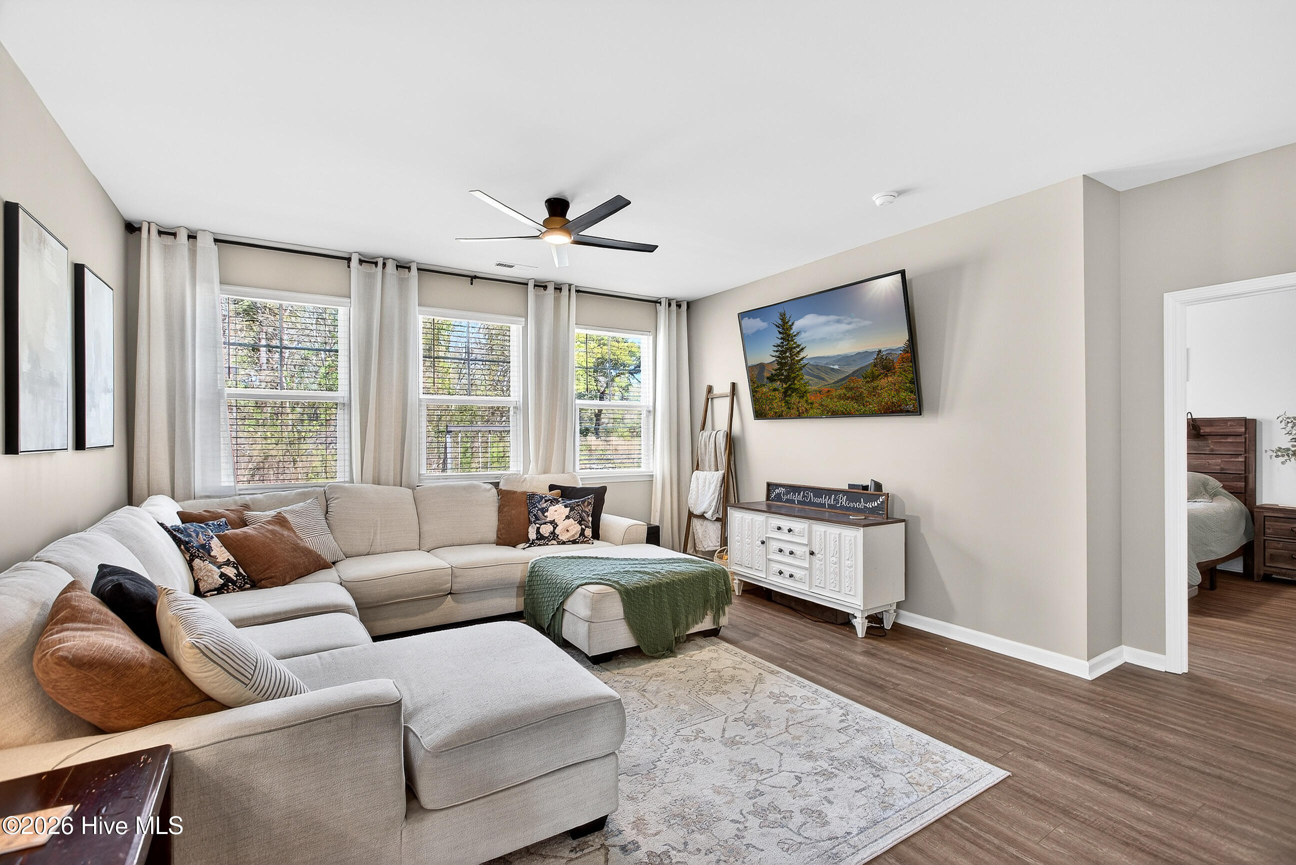 100565629 | Photo 11