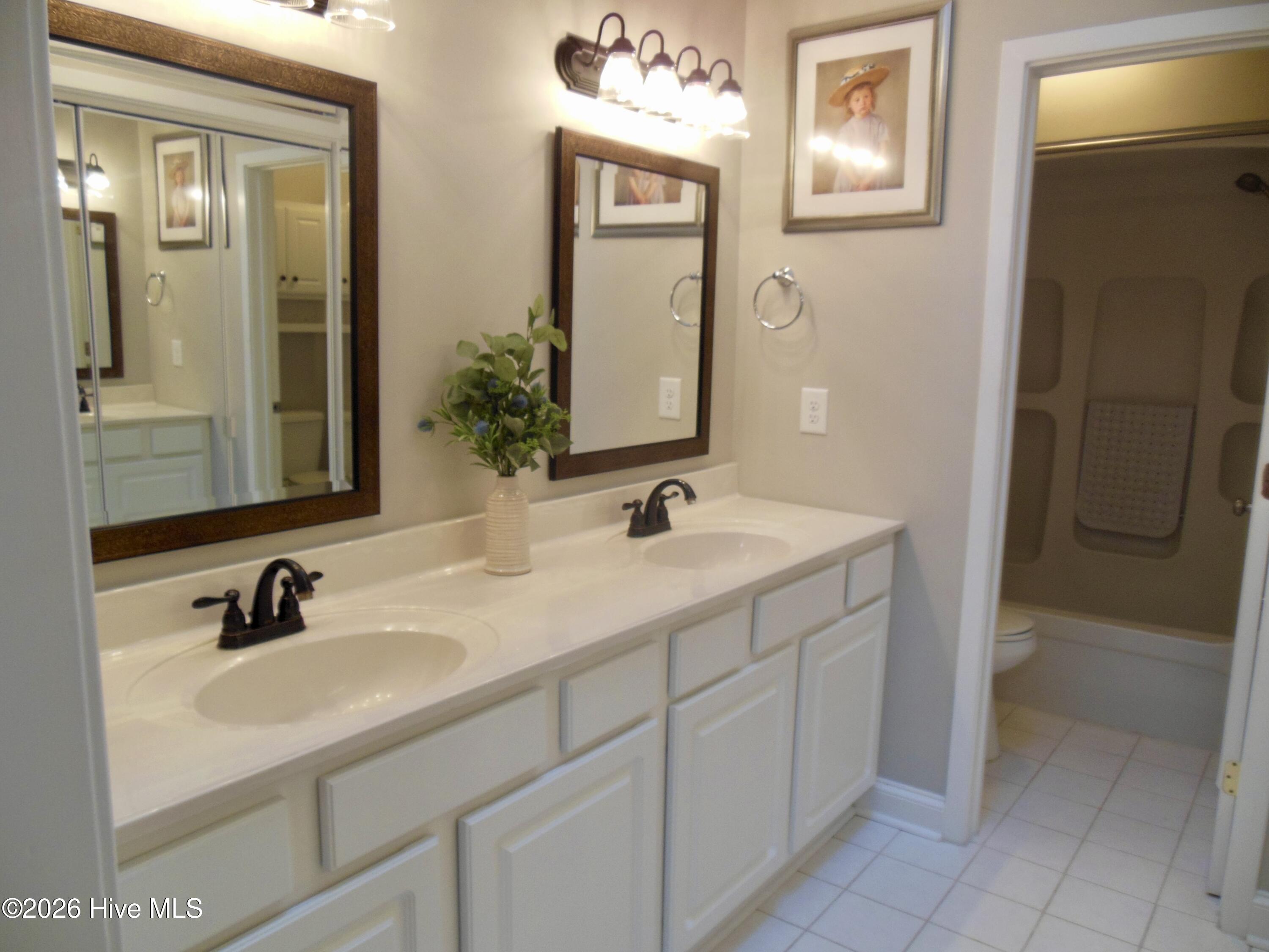 100559878 | Photo 14