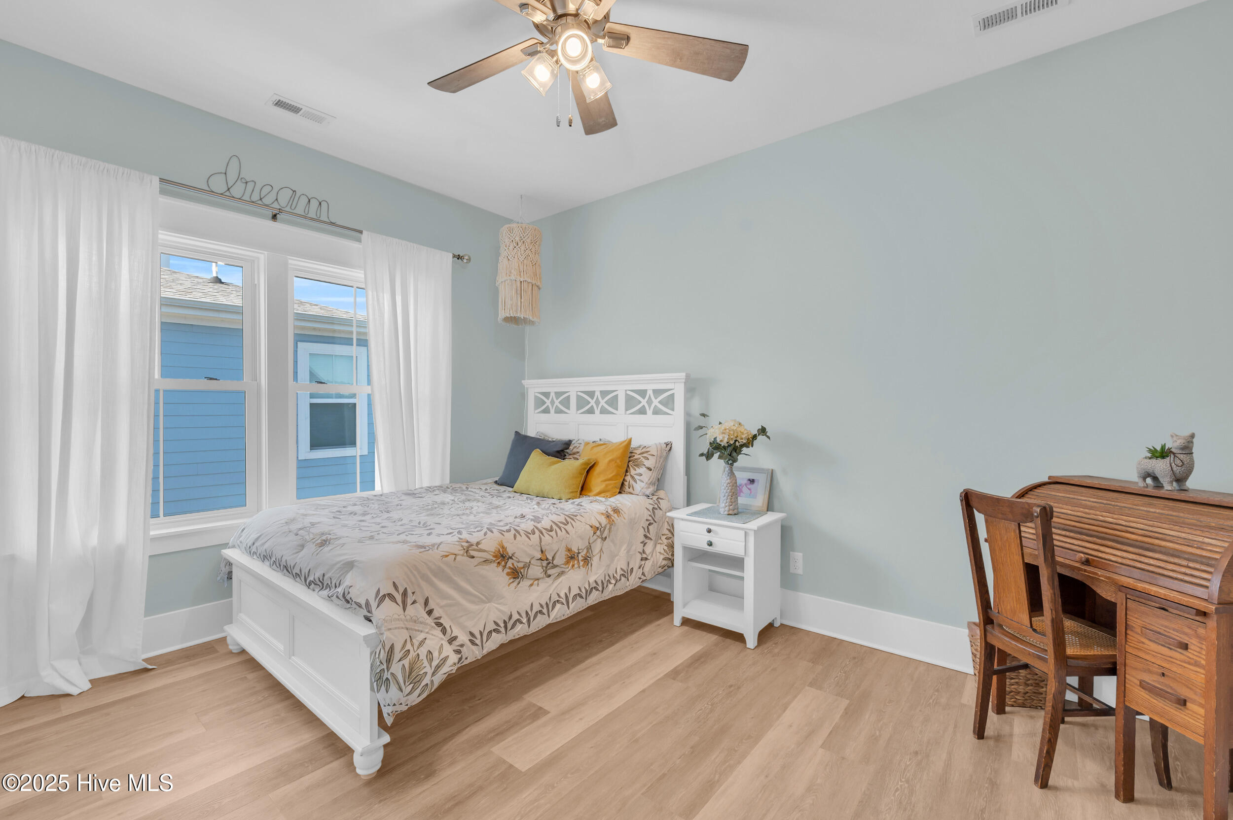 100543268 | Photo 36