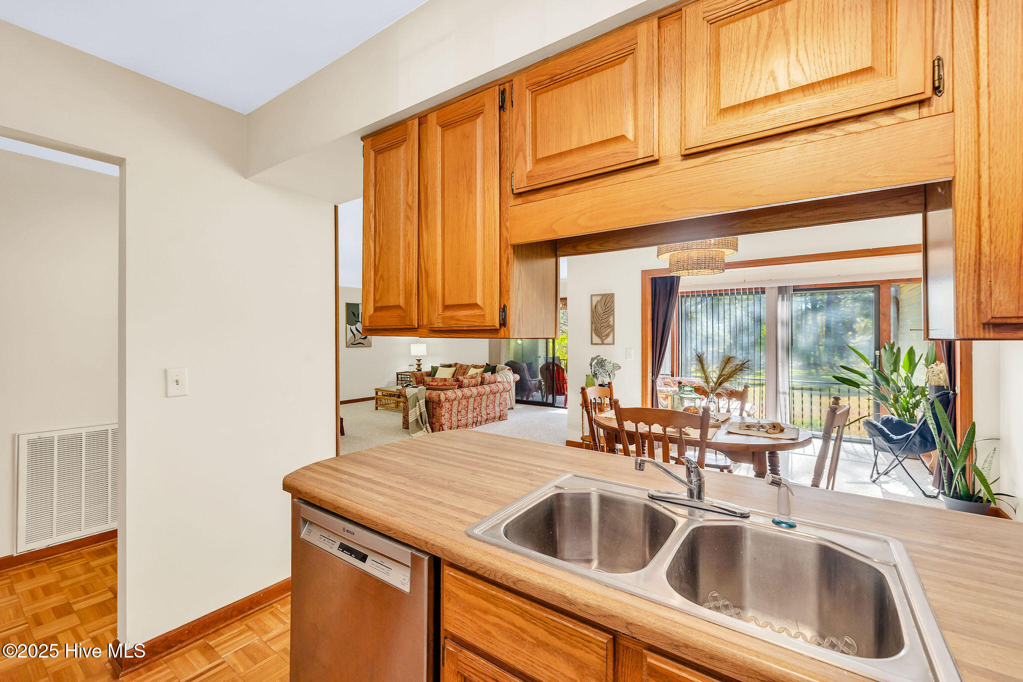 100541732 | Photo 12