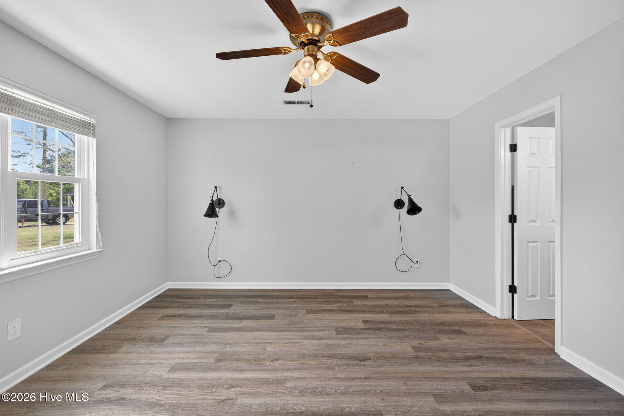 100567707 | Photo 33