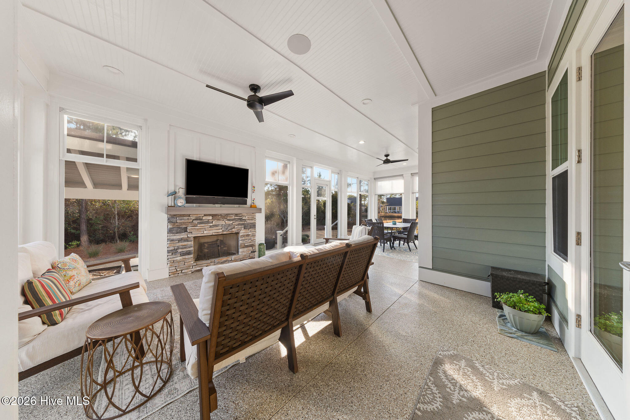 100552329 | Photo 34