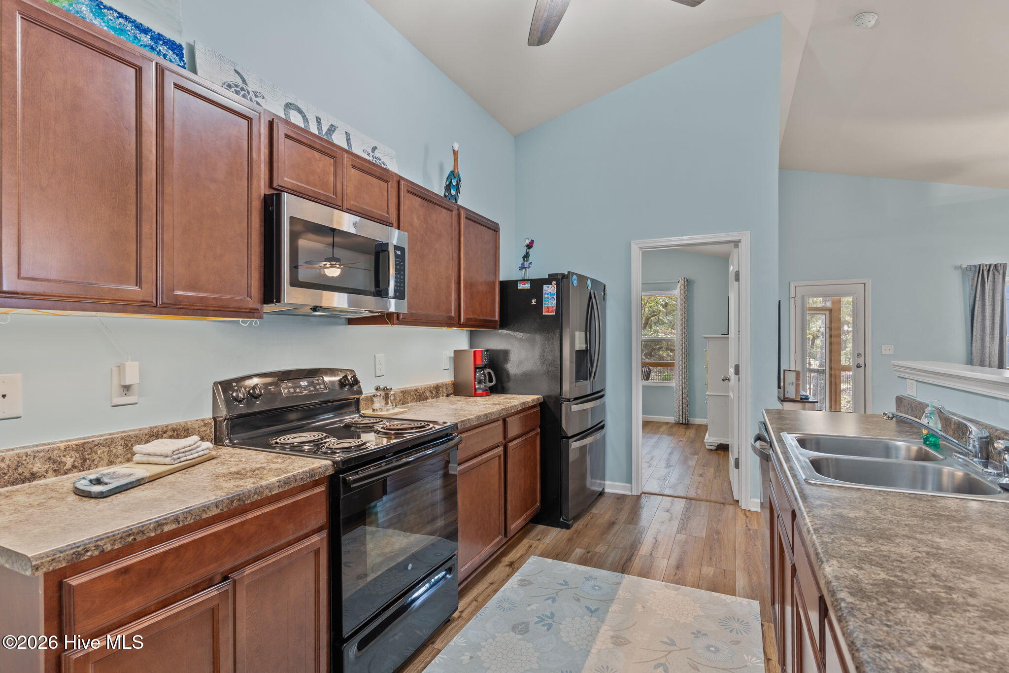 100564480 | Photo 20