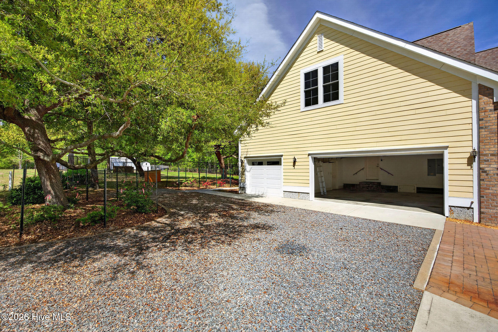 100566414 | Photo 13