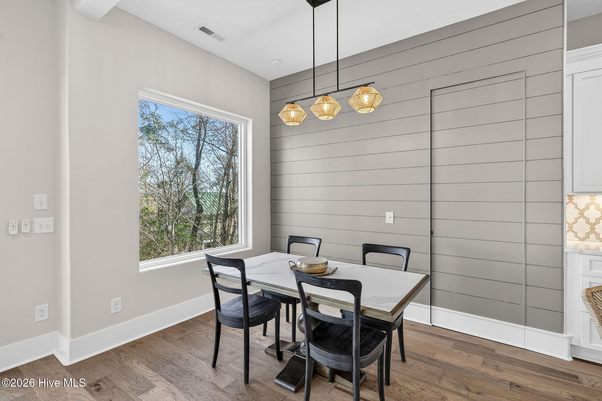 100552063 | Photo 26