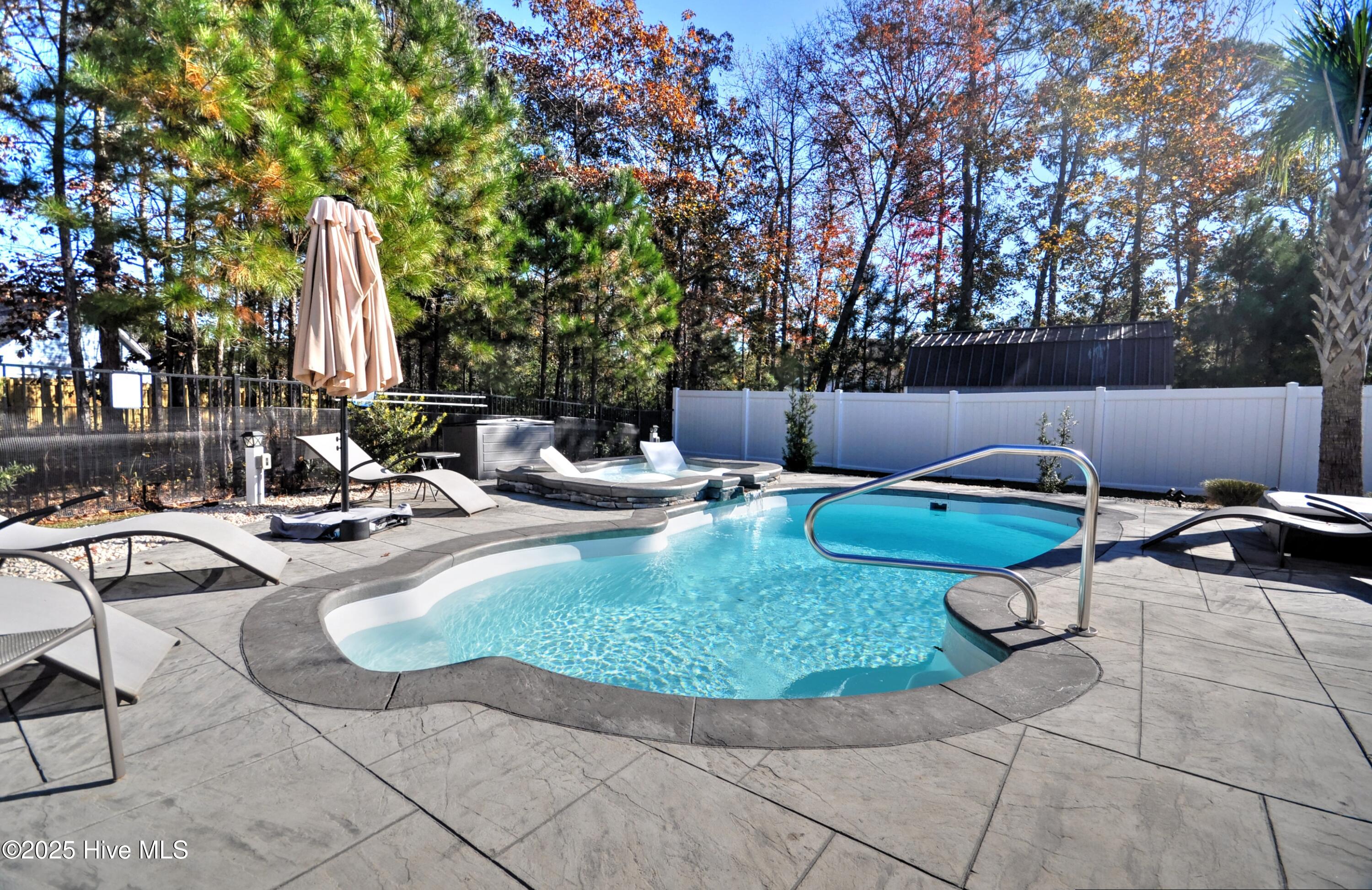 100541962 | Photo 21