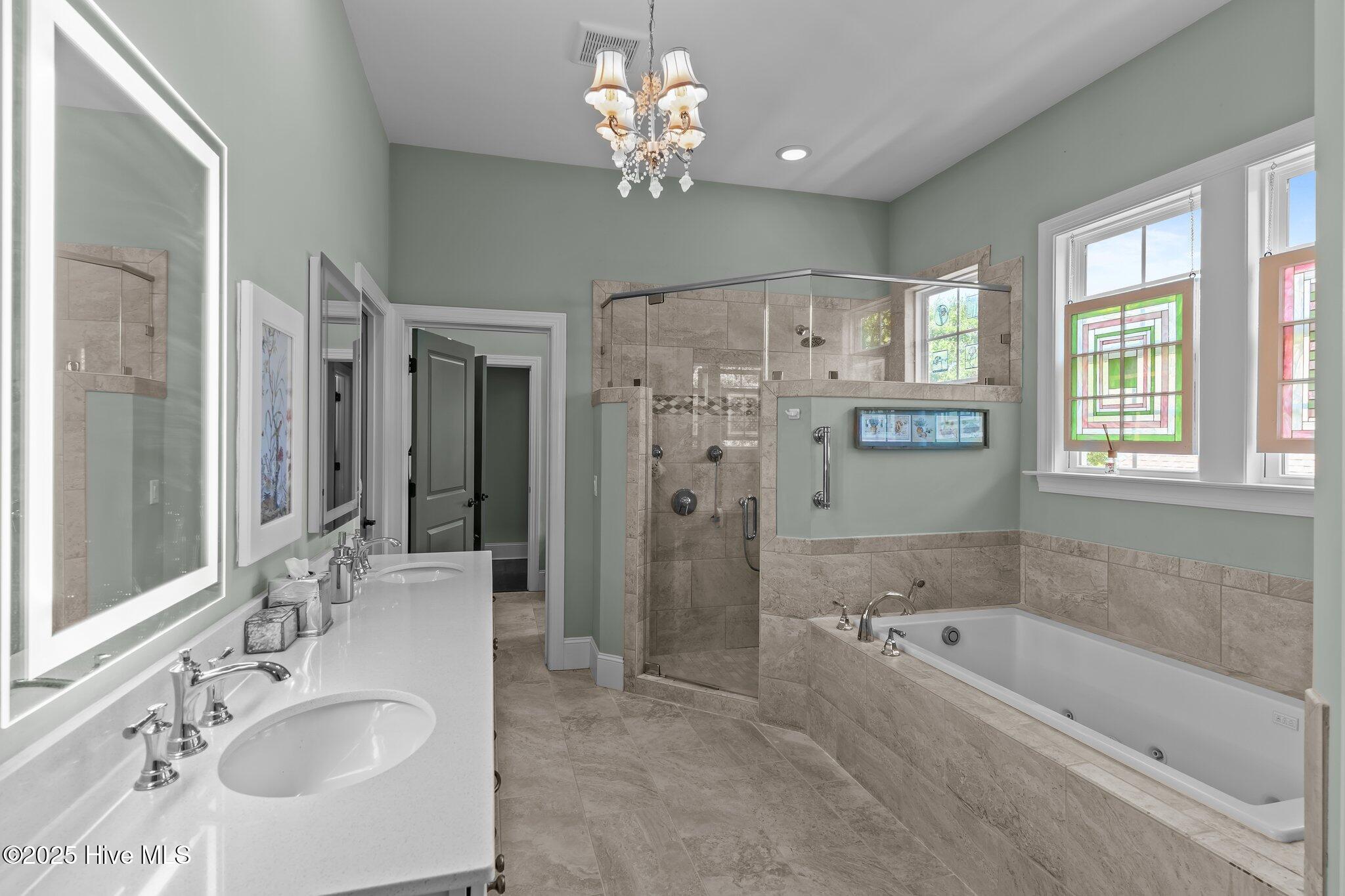 100513257 | Photo 36