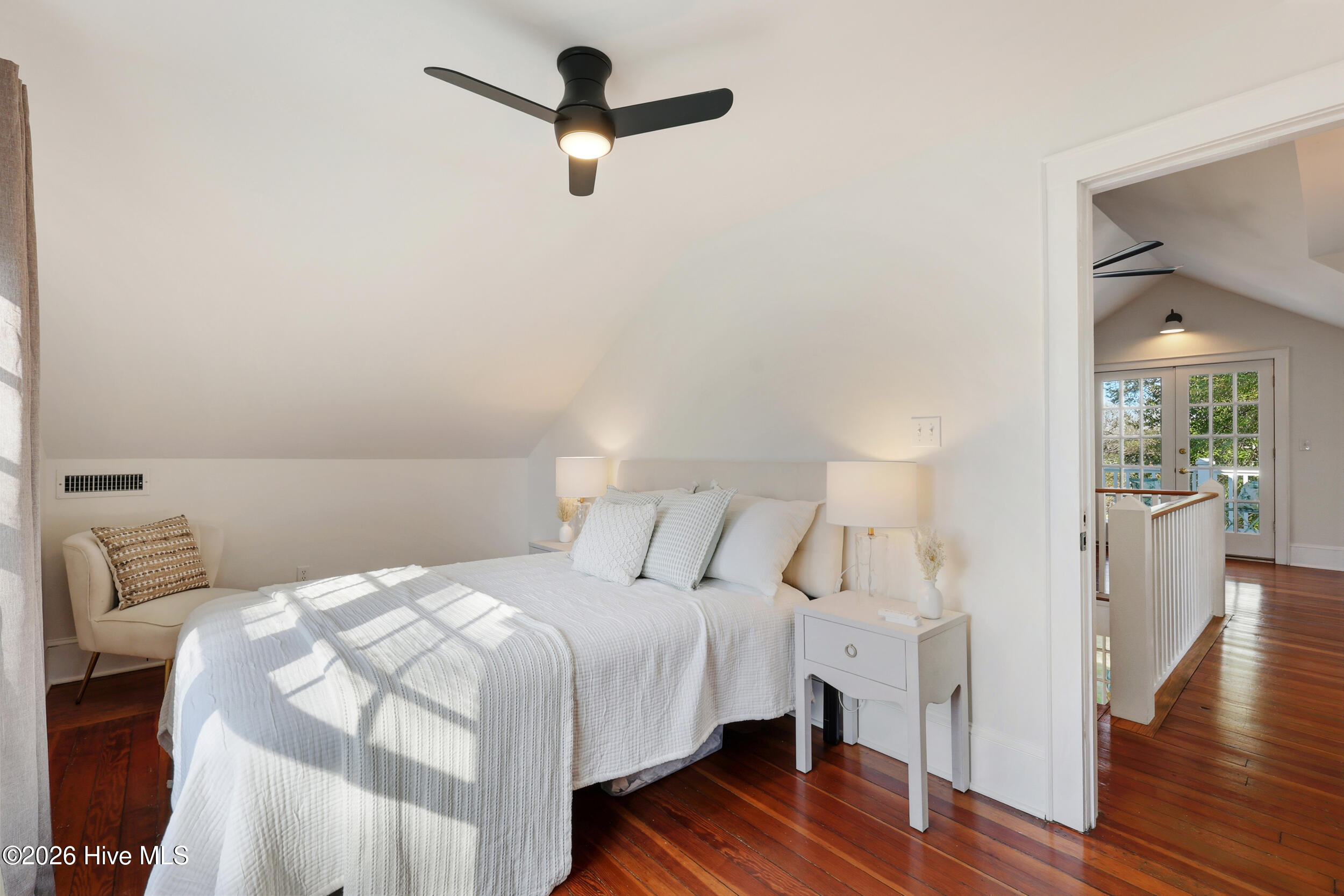 100562398 | Photo 24