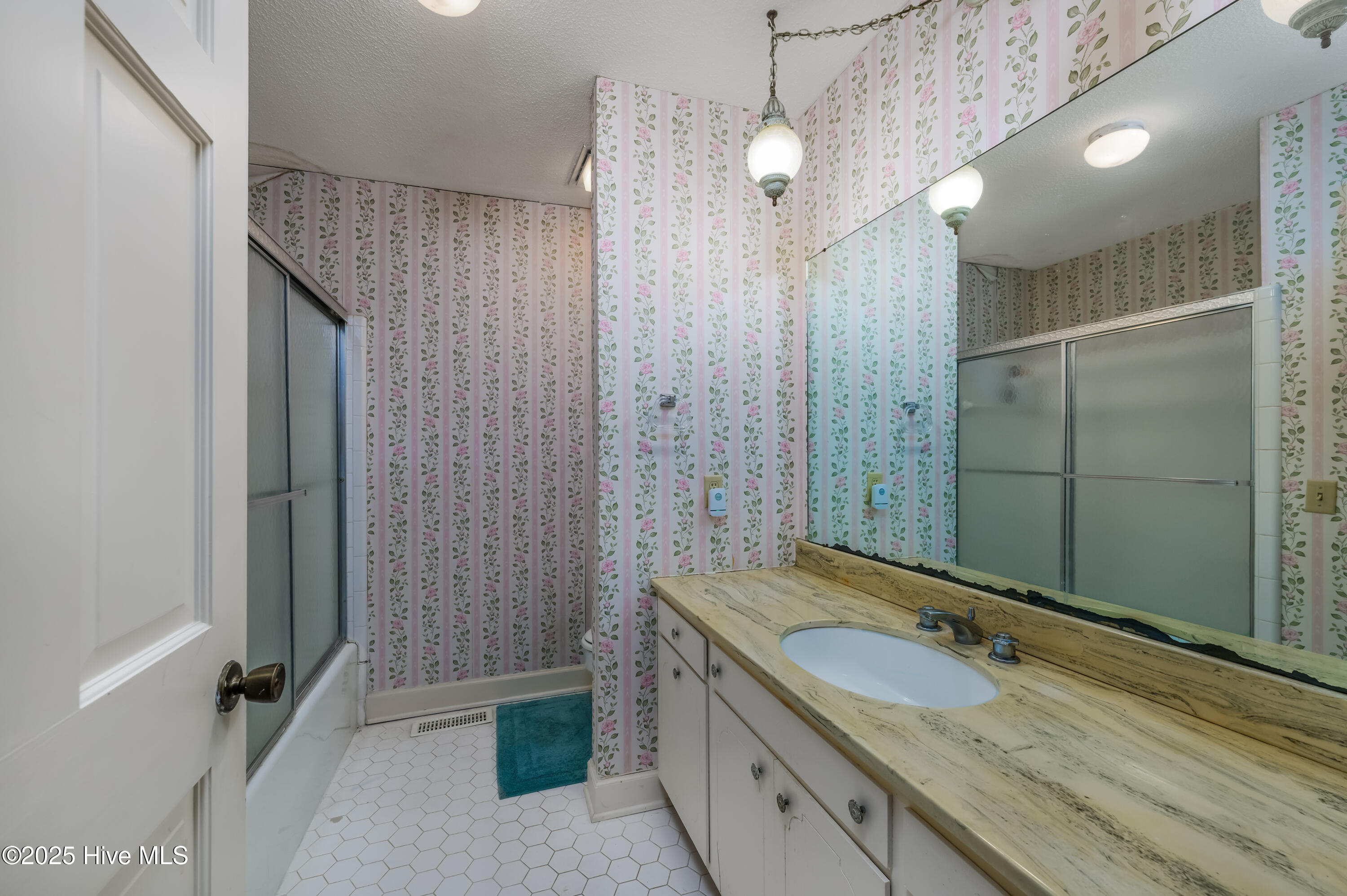 100484666 | Photo 15