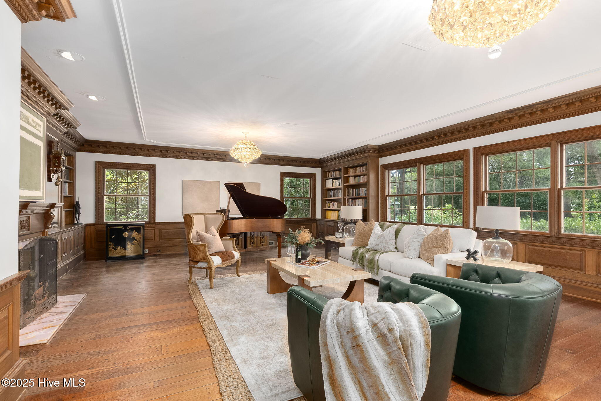 100528330 | Photo 26