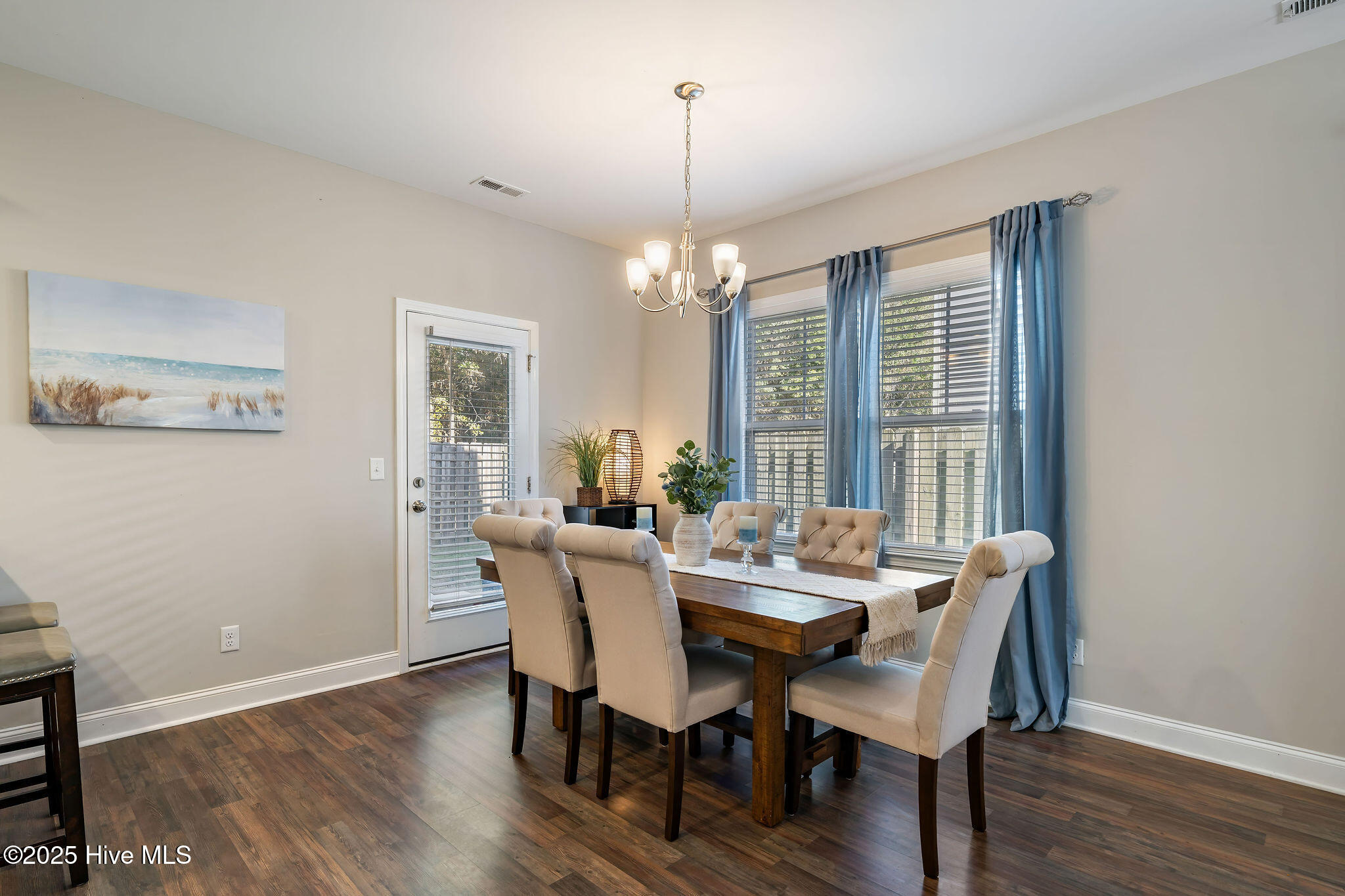 100545162 | Photo 13