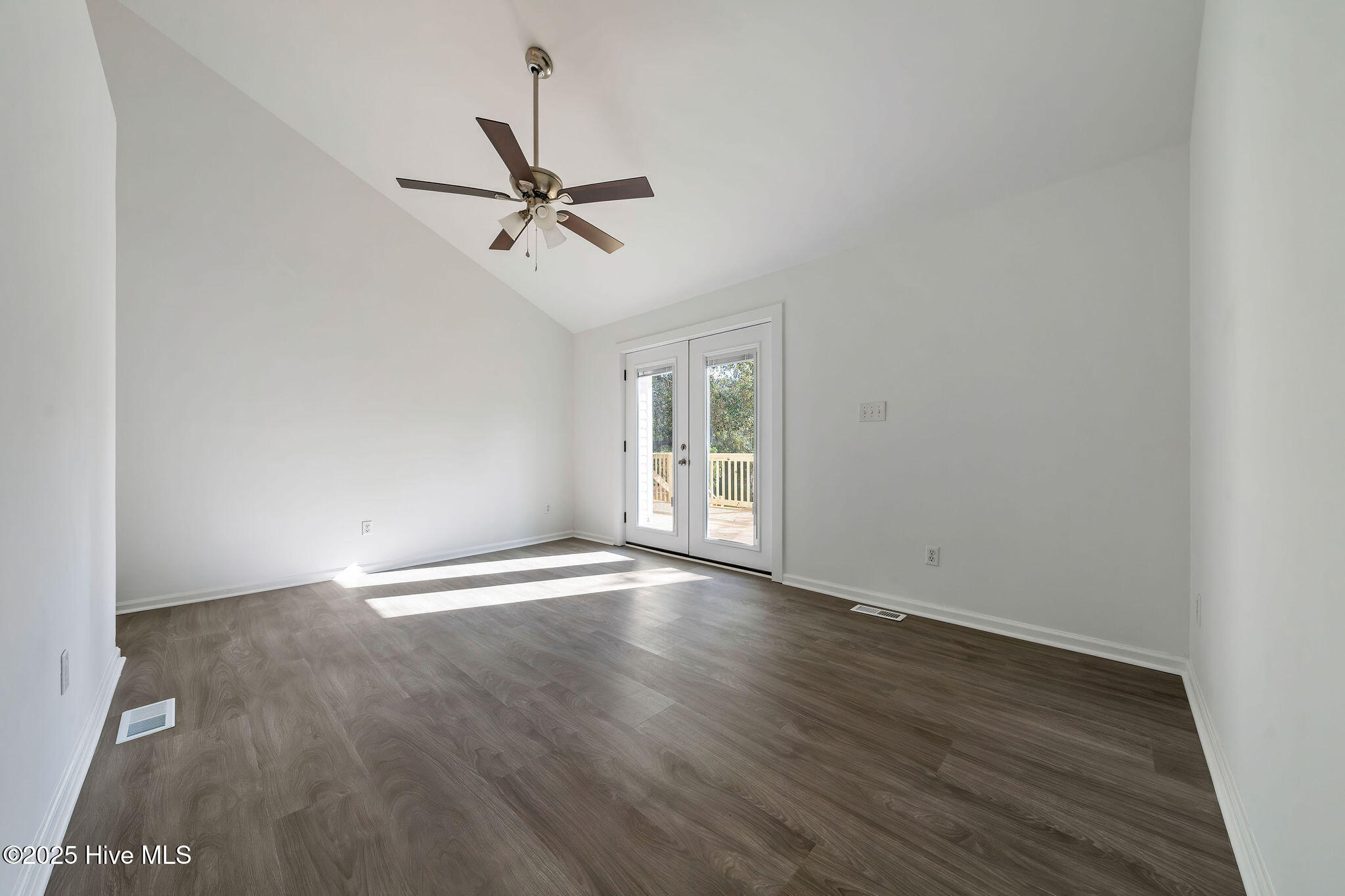 100522130 | Photo 31