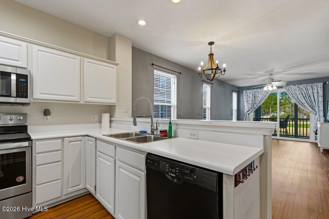 100528318 | Photo 14