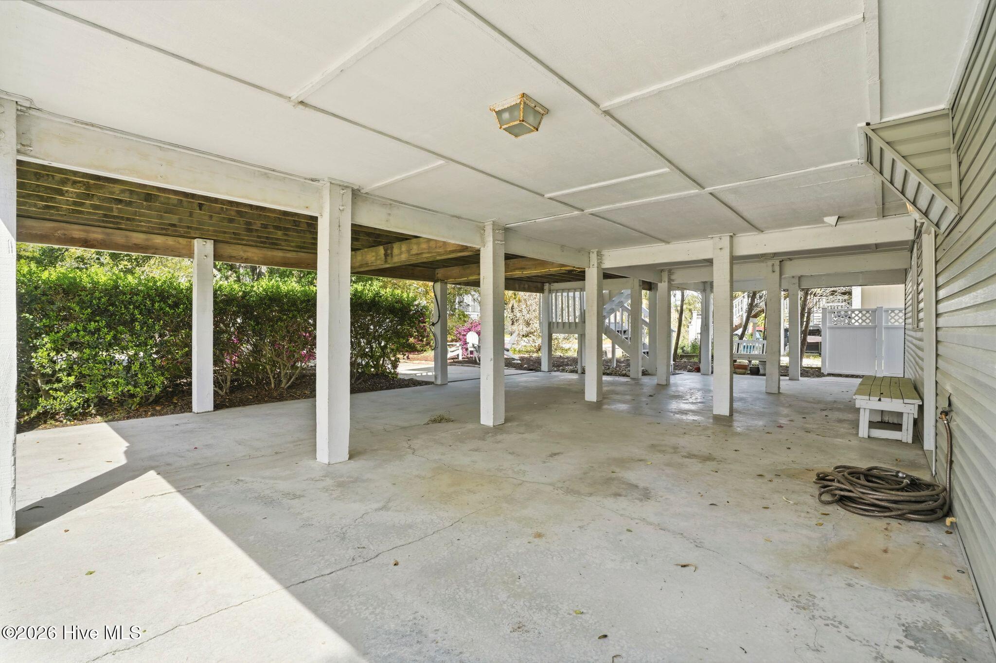 100566734 | Photo 38