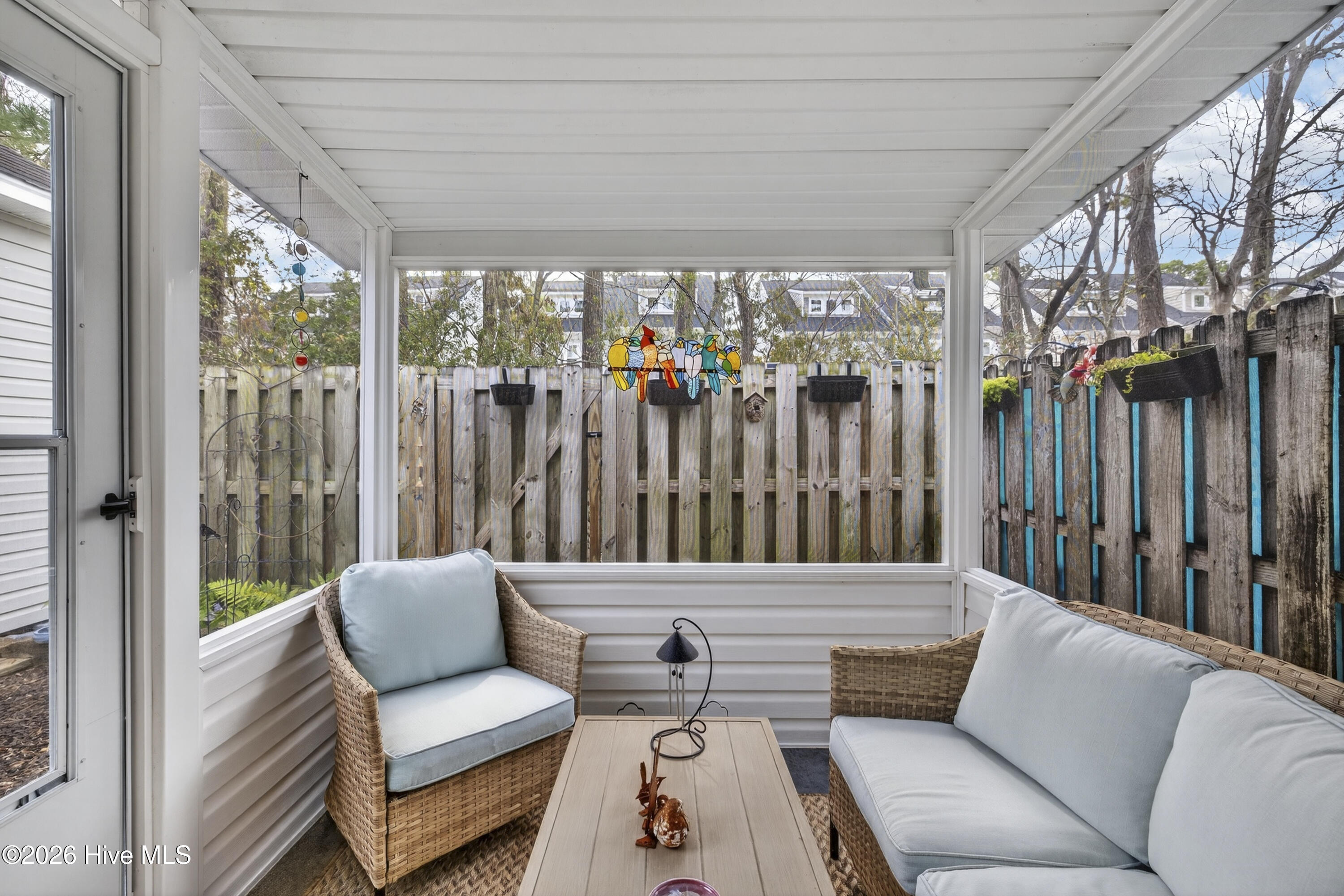 100557004 | Photo 24