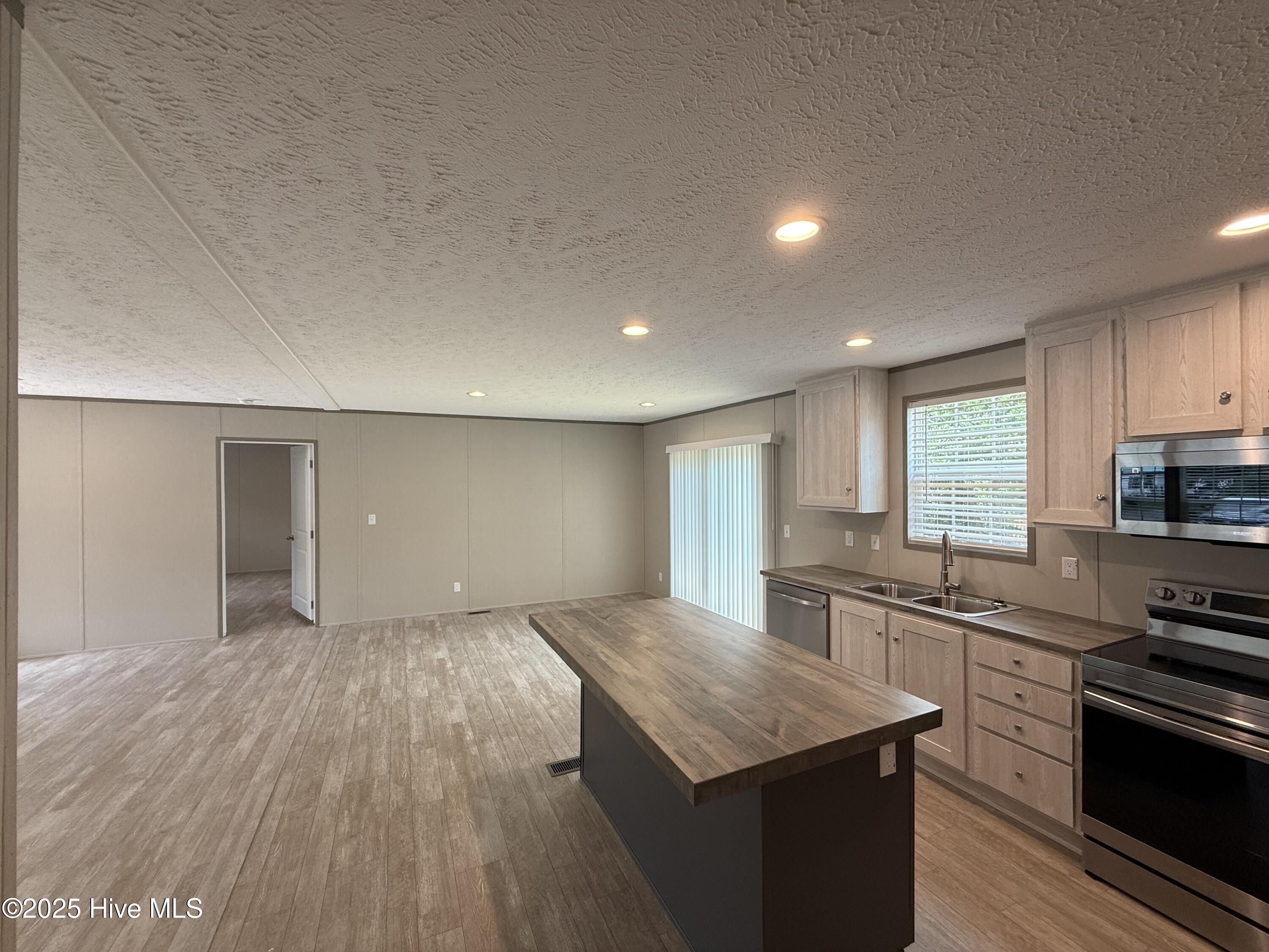 100518678 | Photo 10