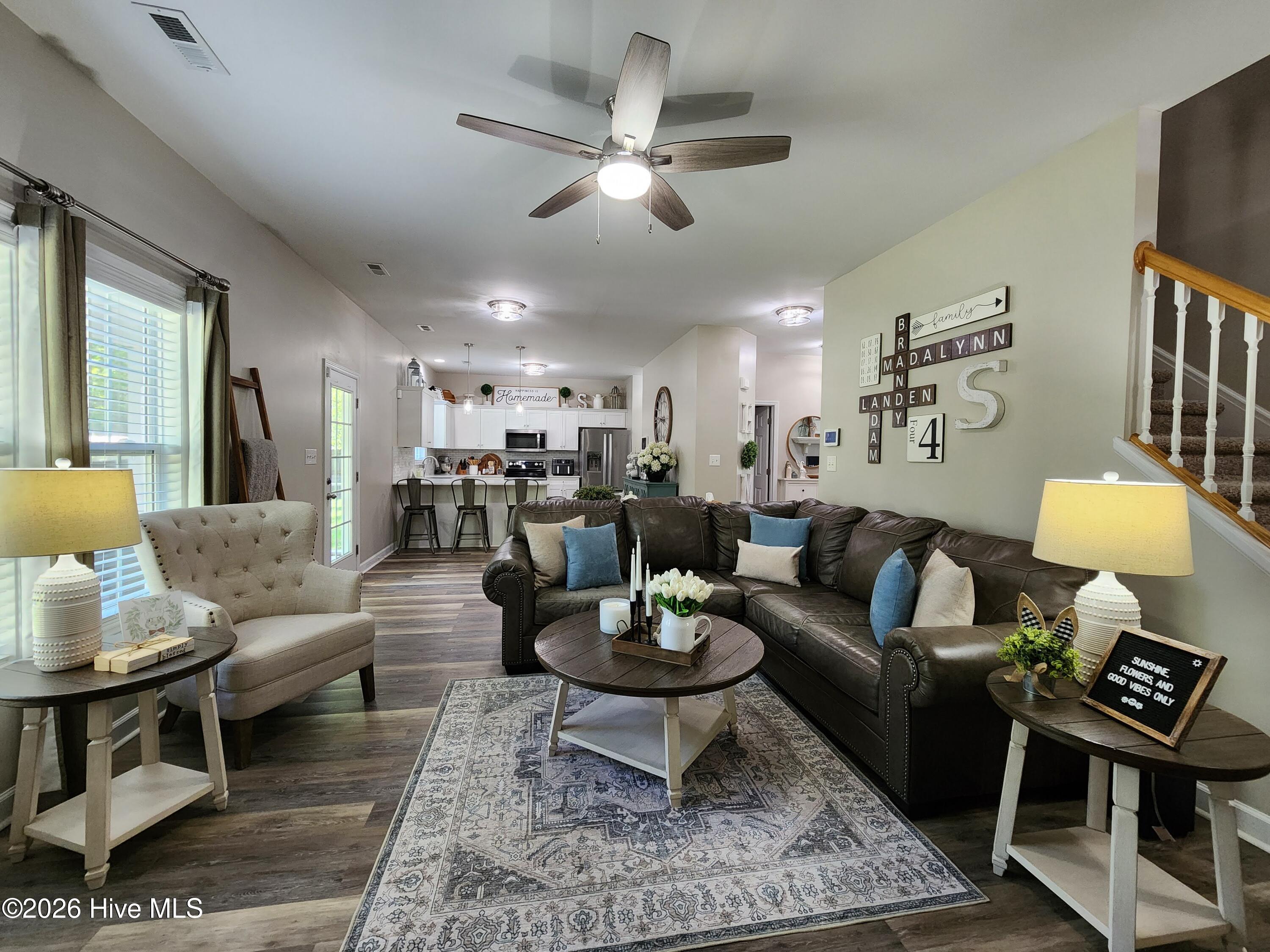 100570364 | Photo 23