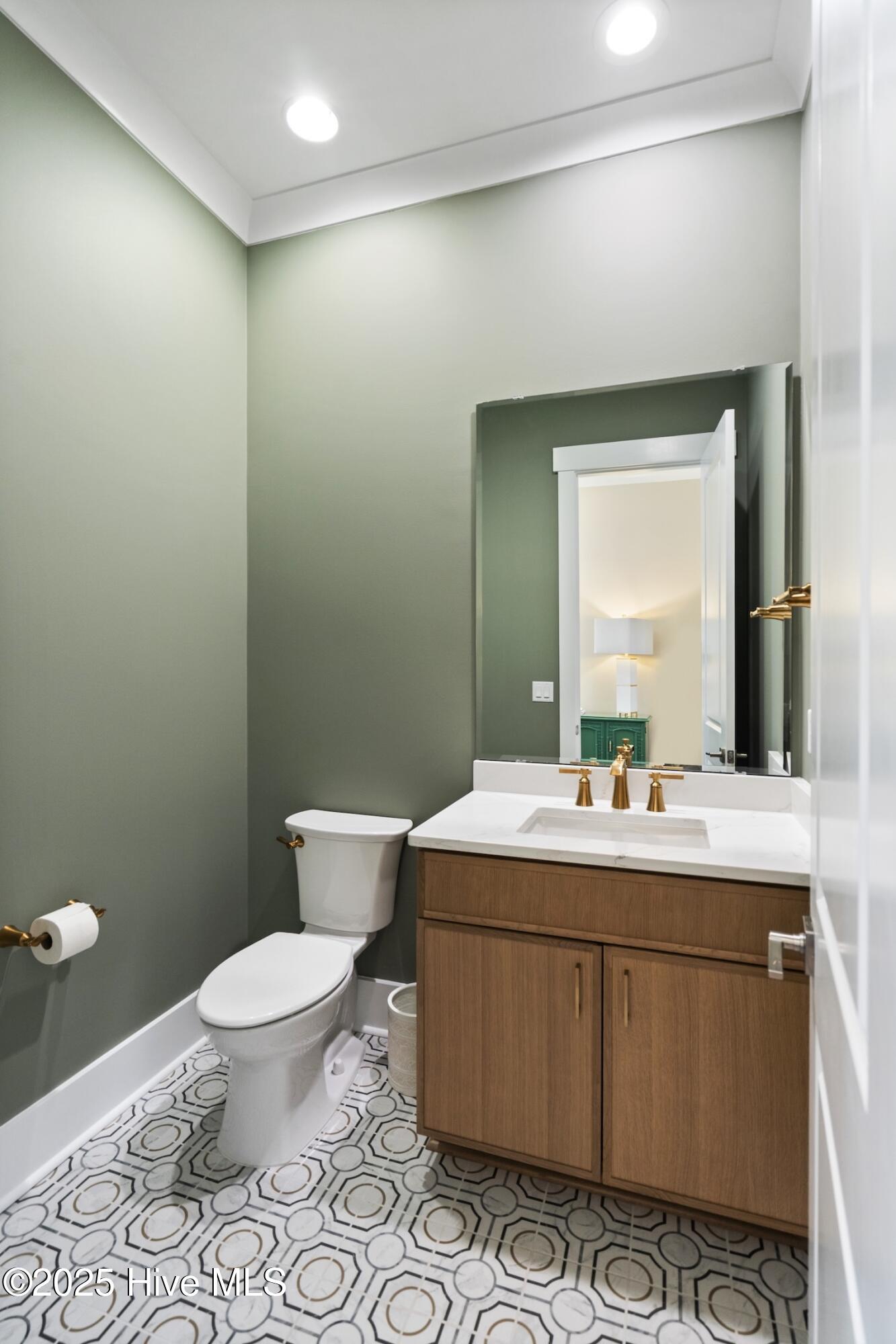 100550201 | Photo 30