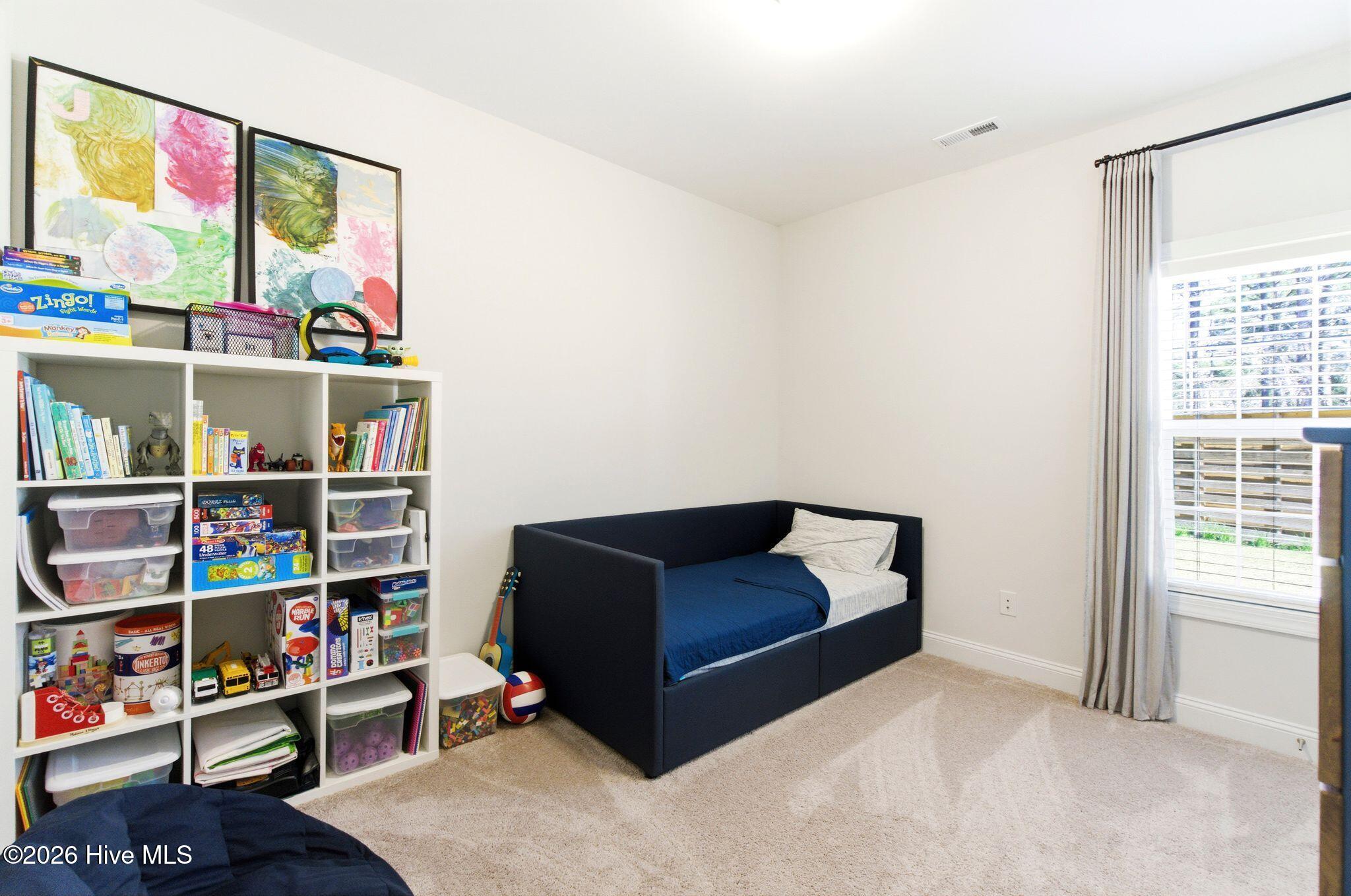 100563255 | Photo 33