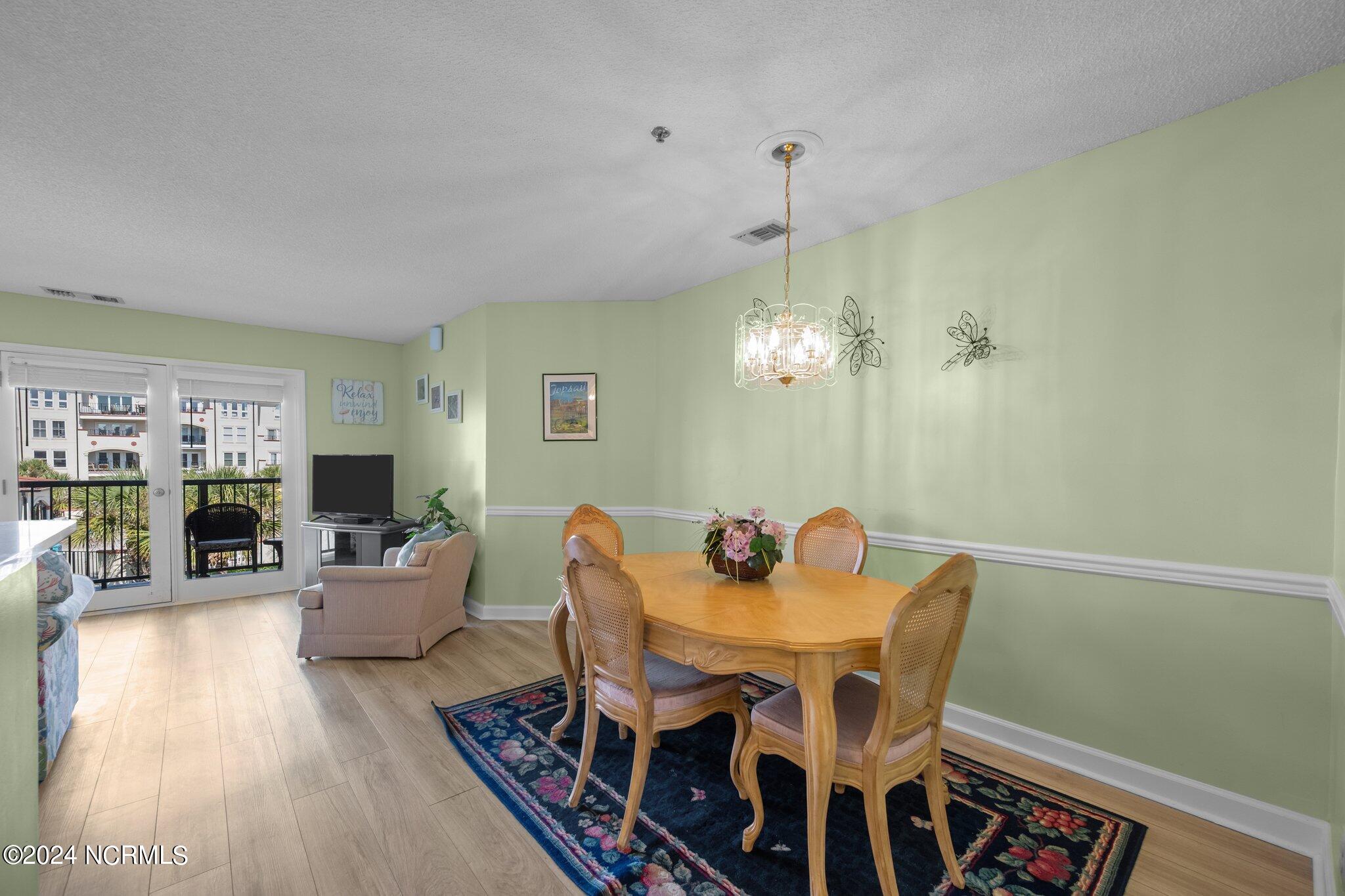 100461796 | Photo 18