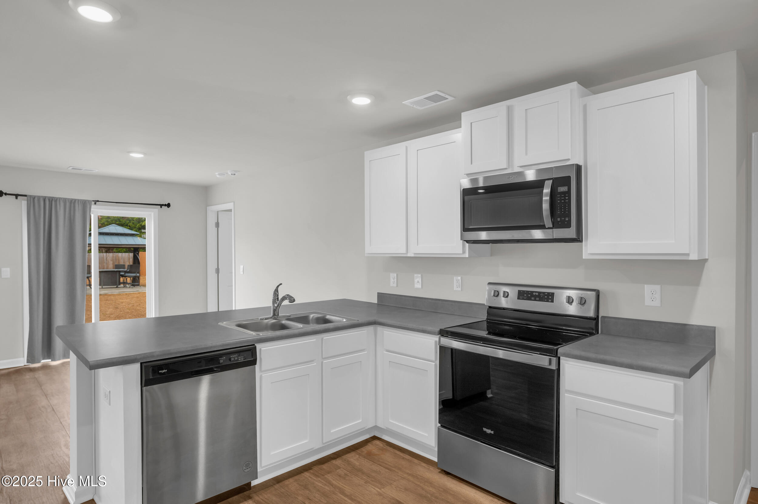 100546140 | Photo 12