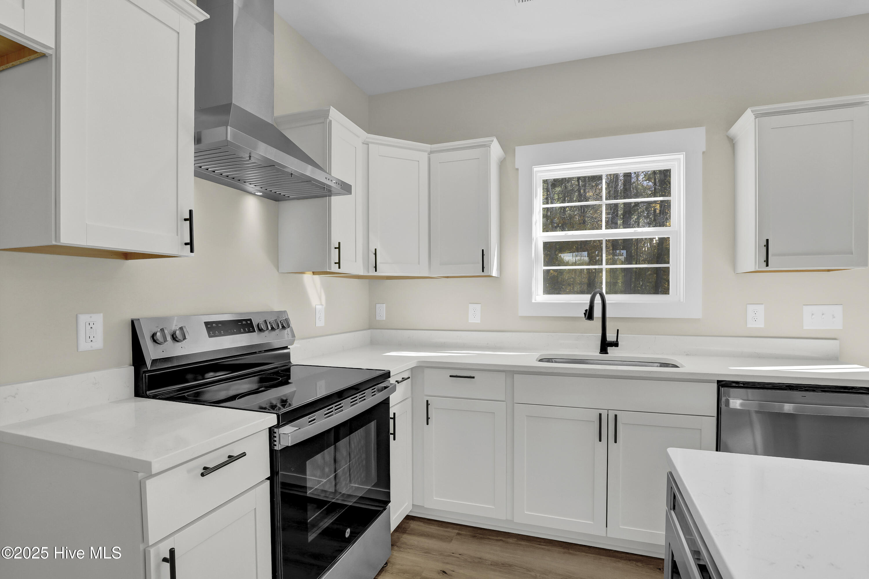 100542406 | Photo 16