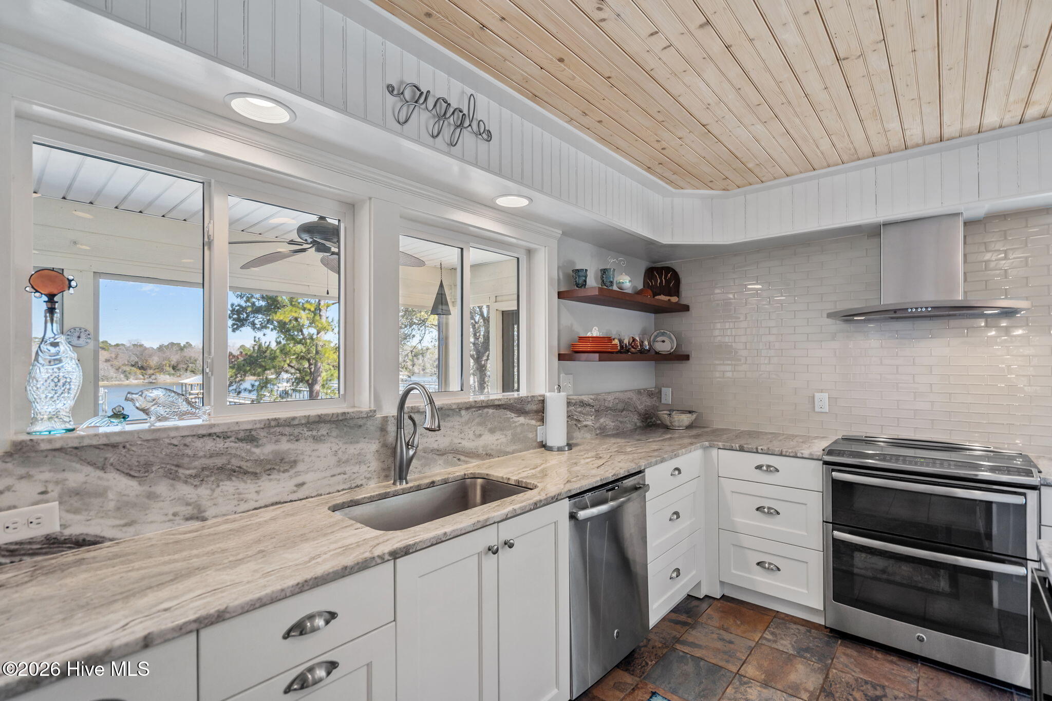 100555444 | Photo 27