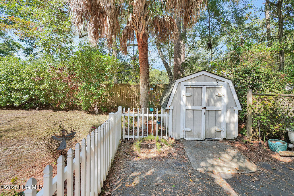 100533114 | Photo 38