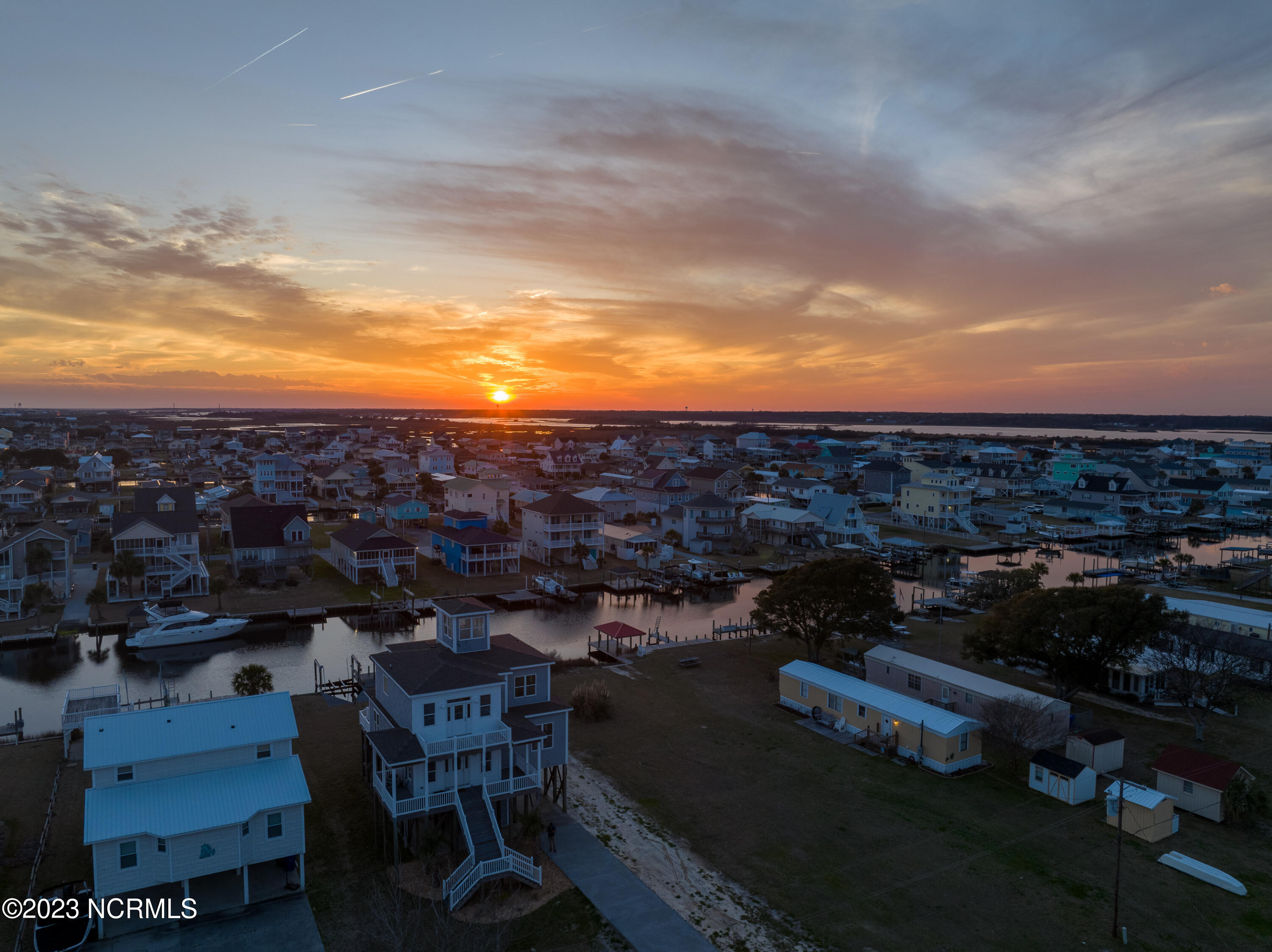 100525018 | Photo 43