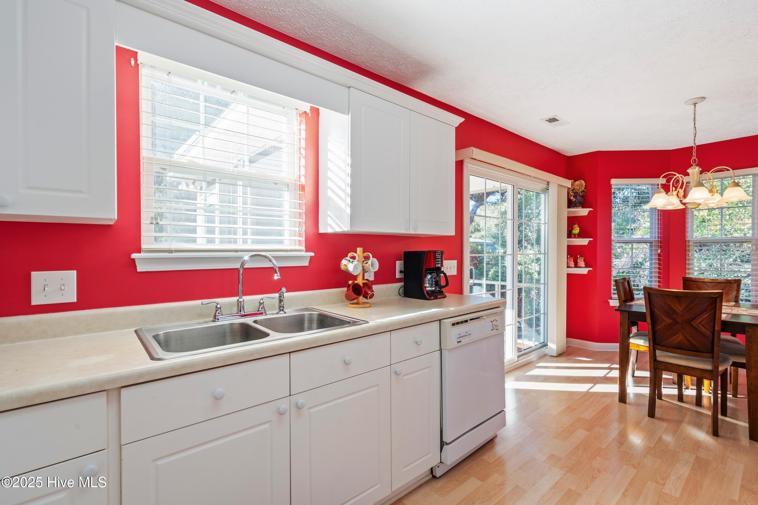 100546792 | Photo 32