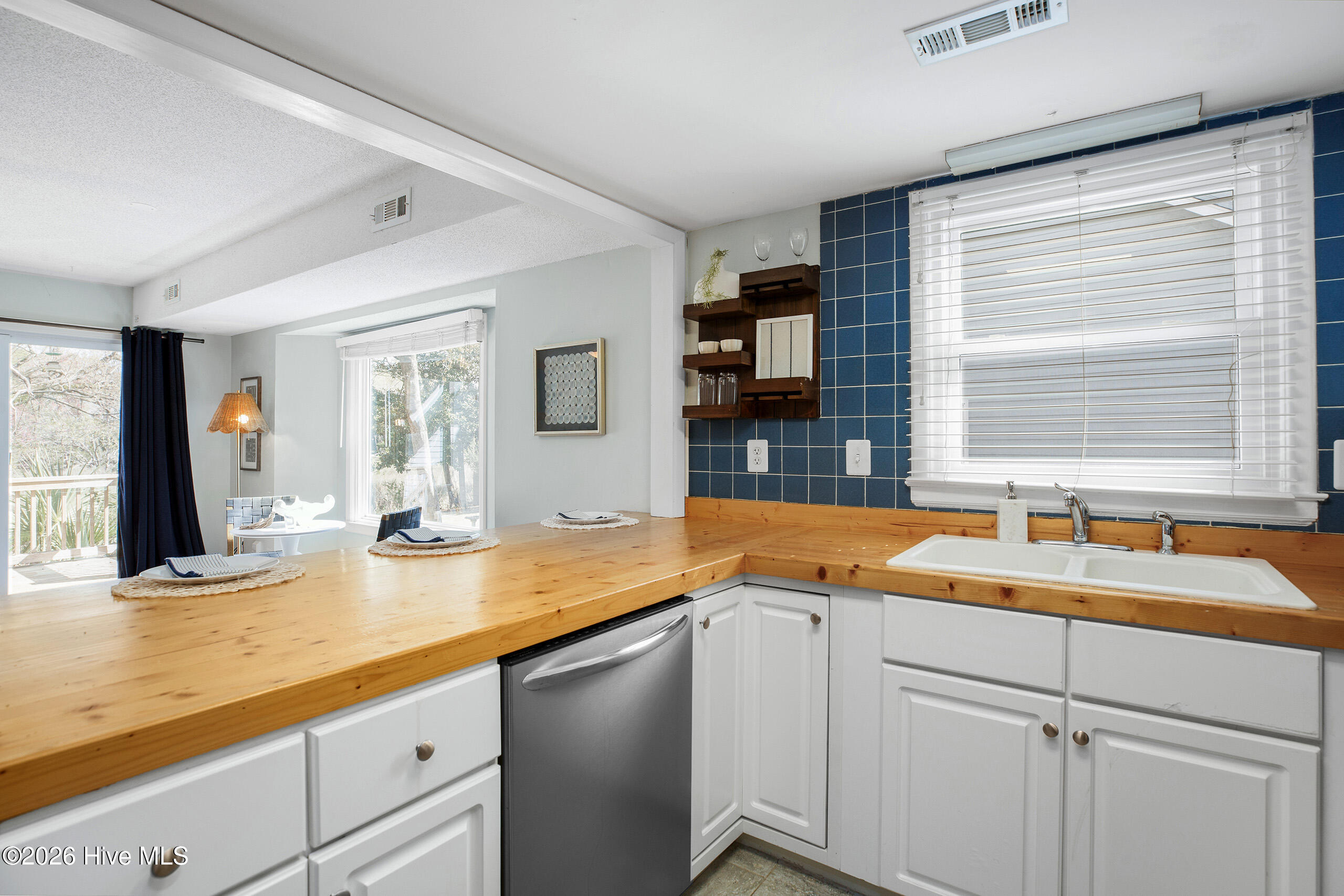 100561639 | Photo 10