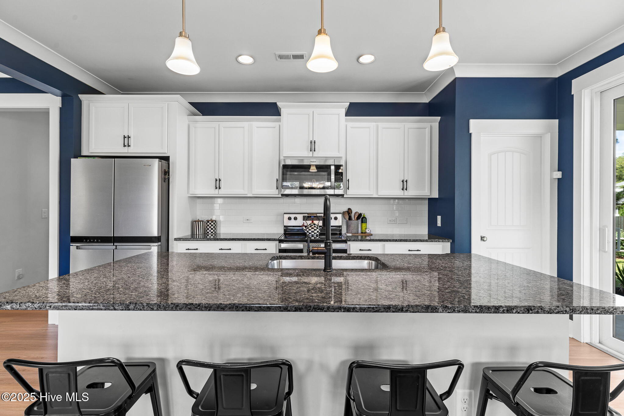 100547304 | Photo 16