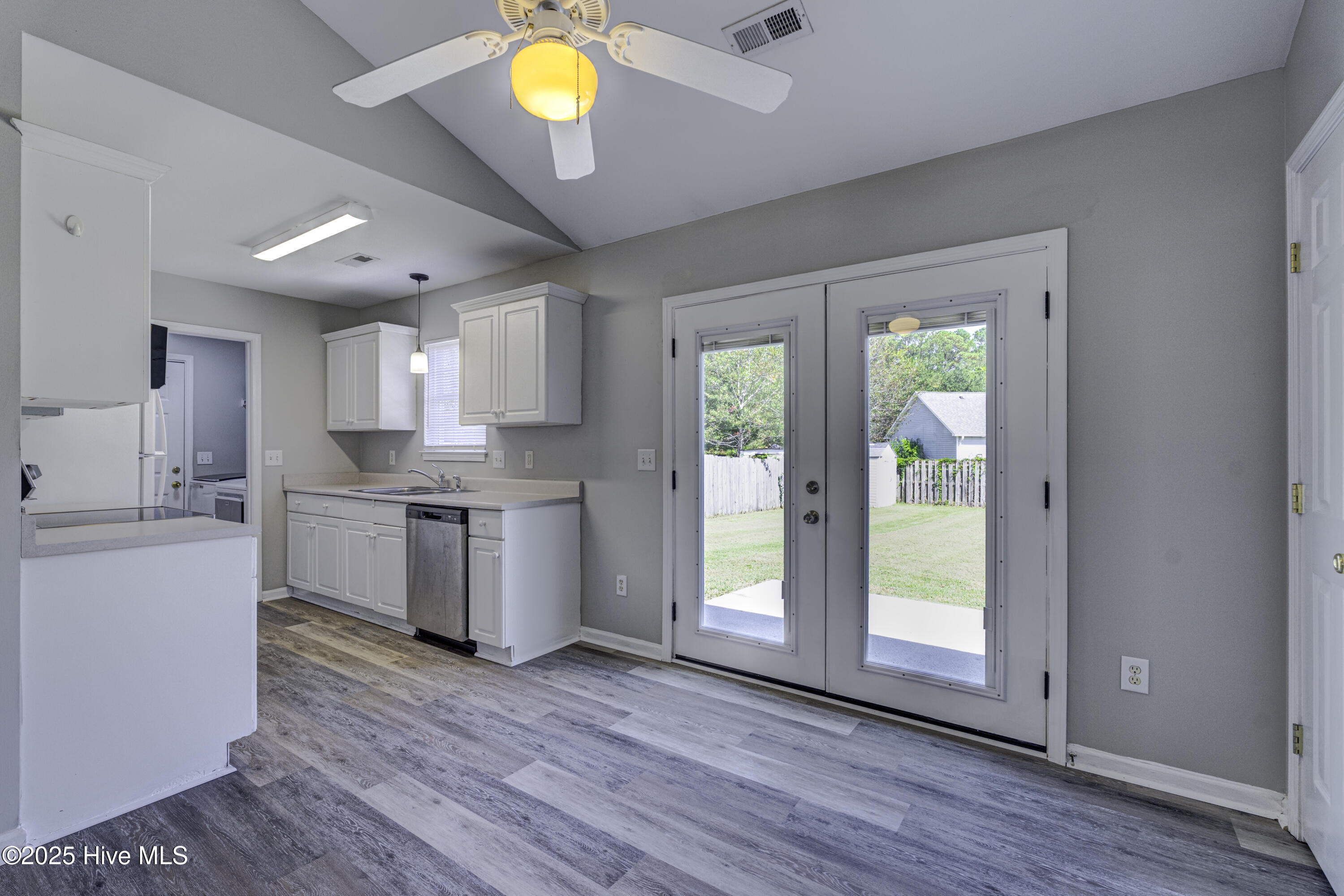 100531286 | Photo 16