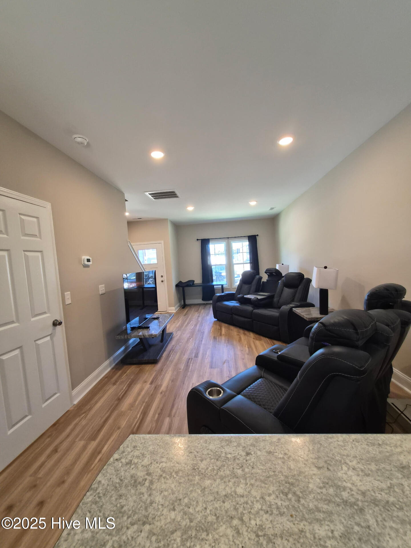 100536783 | Photo 10