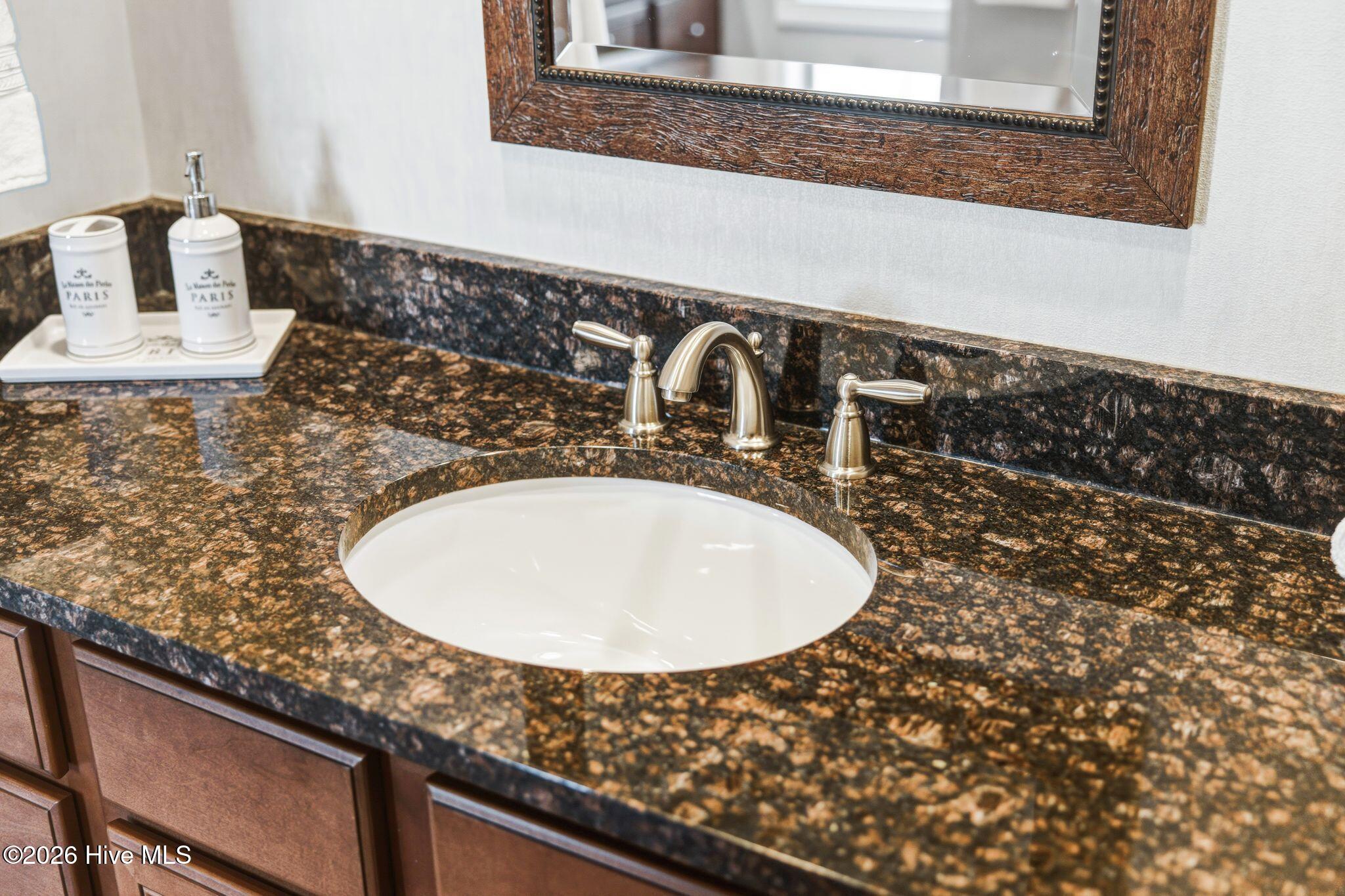 100564432 | Photo 30